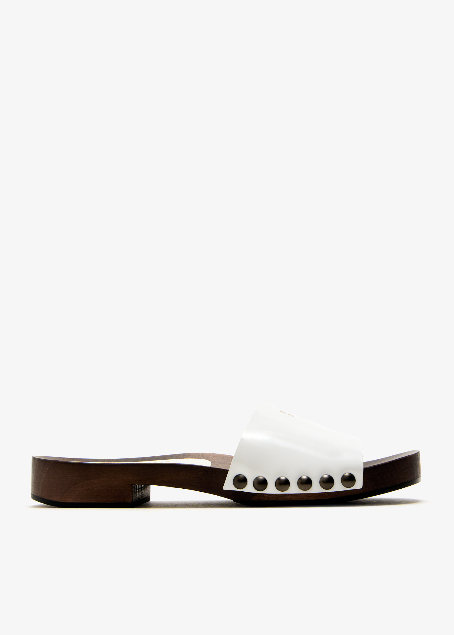 サンダル・ミュール MIU MIU PATENT LEATHER CLOGS Patent leather clogs in white - Miu Miu | Mytheresa