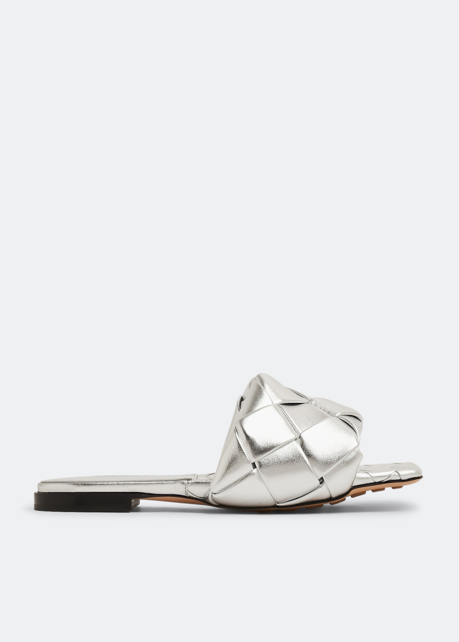Bottega Veneta Lido flat sandals for Women - Silver in UAE | Level Bottega Veneta Lido flat sandals for Women - Silver in UAE | Level