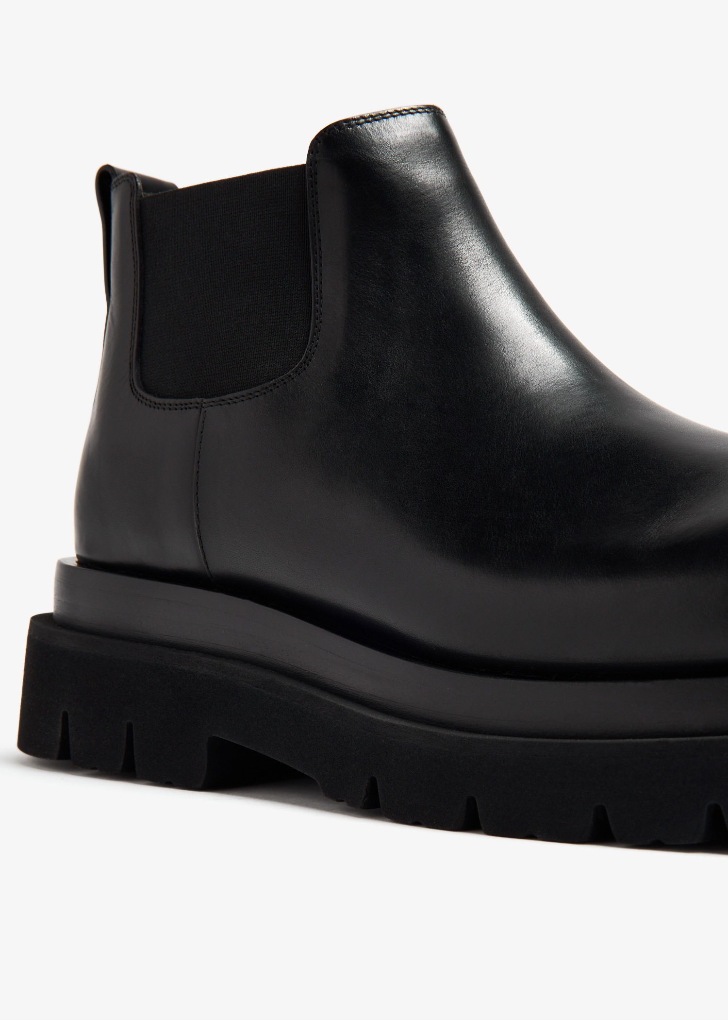 Bottega Veneta Lug boots for Men - Black in USA | Level Shoes