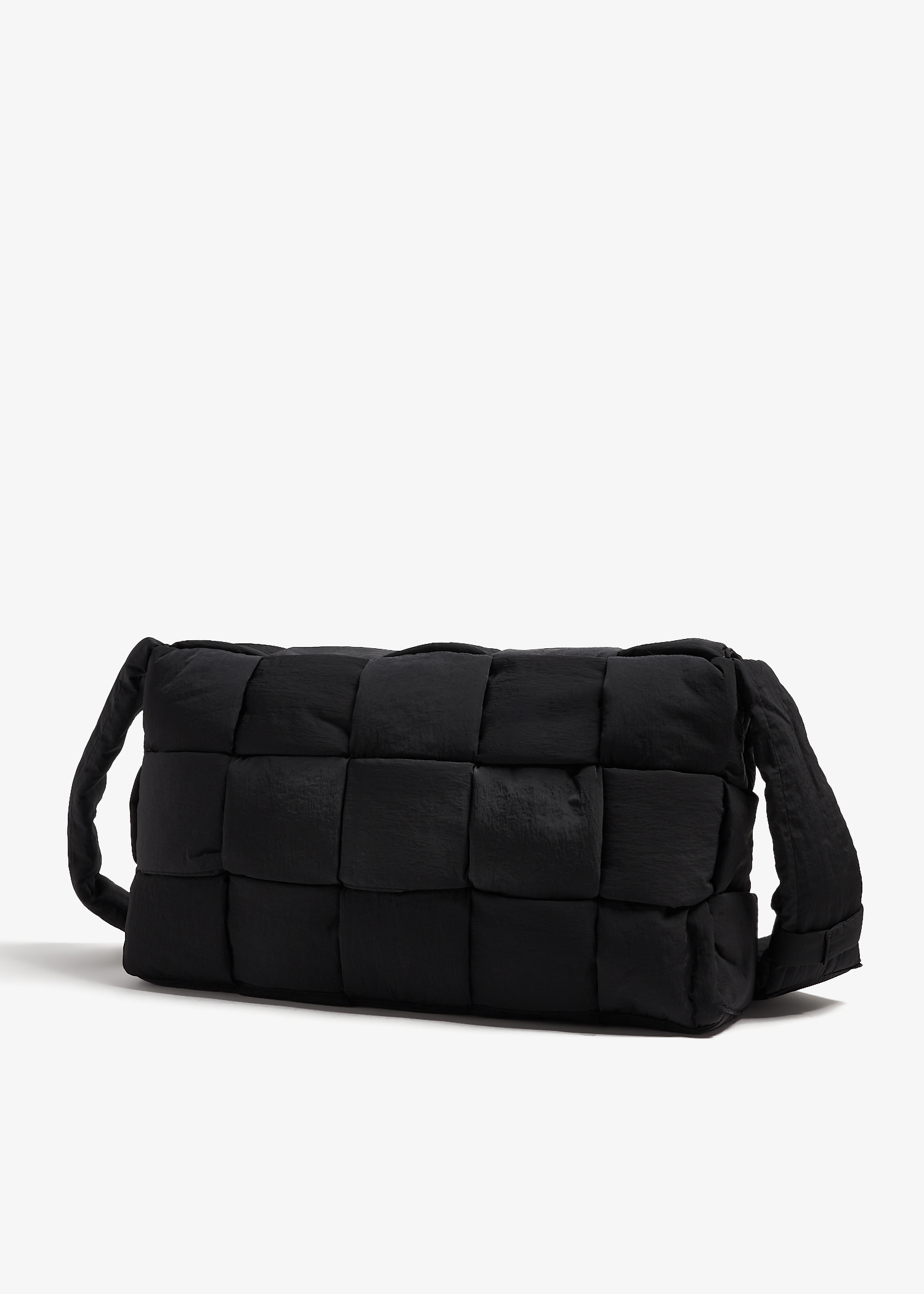 ショルダーバッグ Bottega Veneta Black Padded Tech Cassette bag Padded Tech Cassette Small shoulder bag in black - Bottega