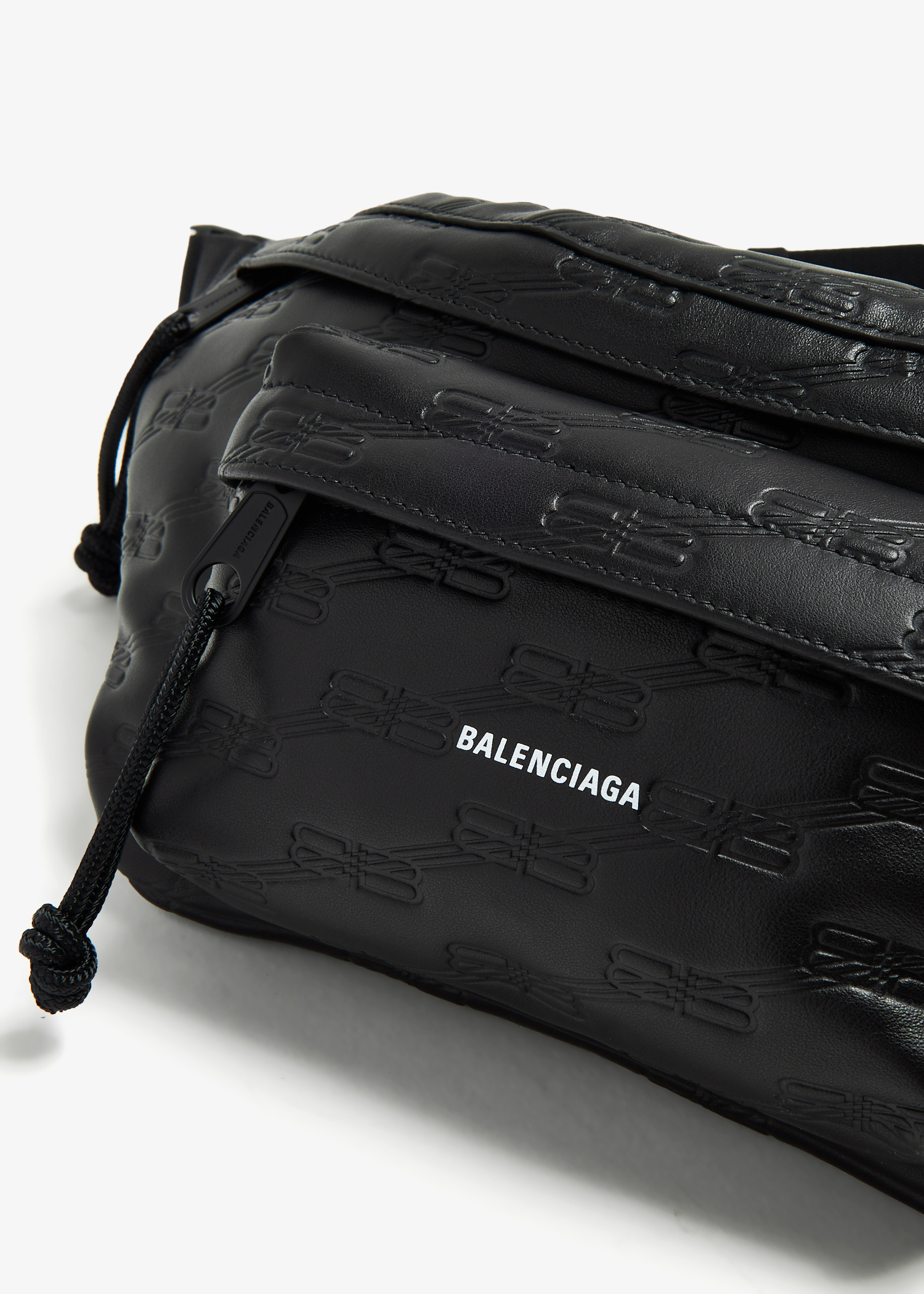 Balenciaga Signature medium beltpack for Men - Black in UAE
