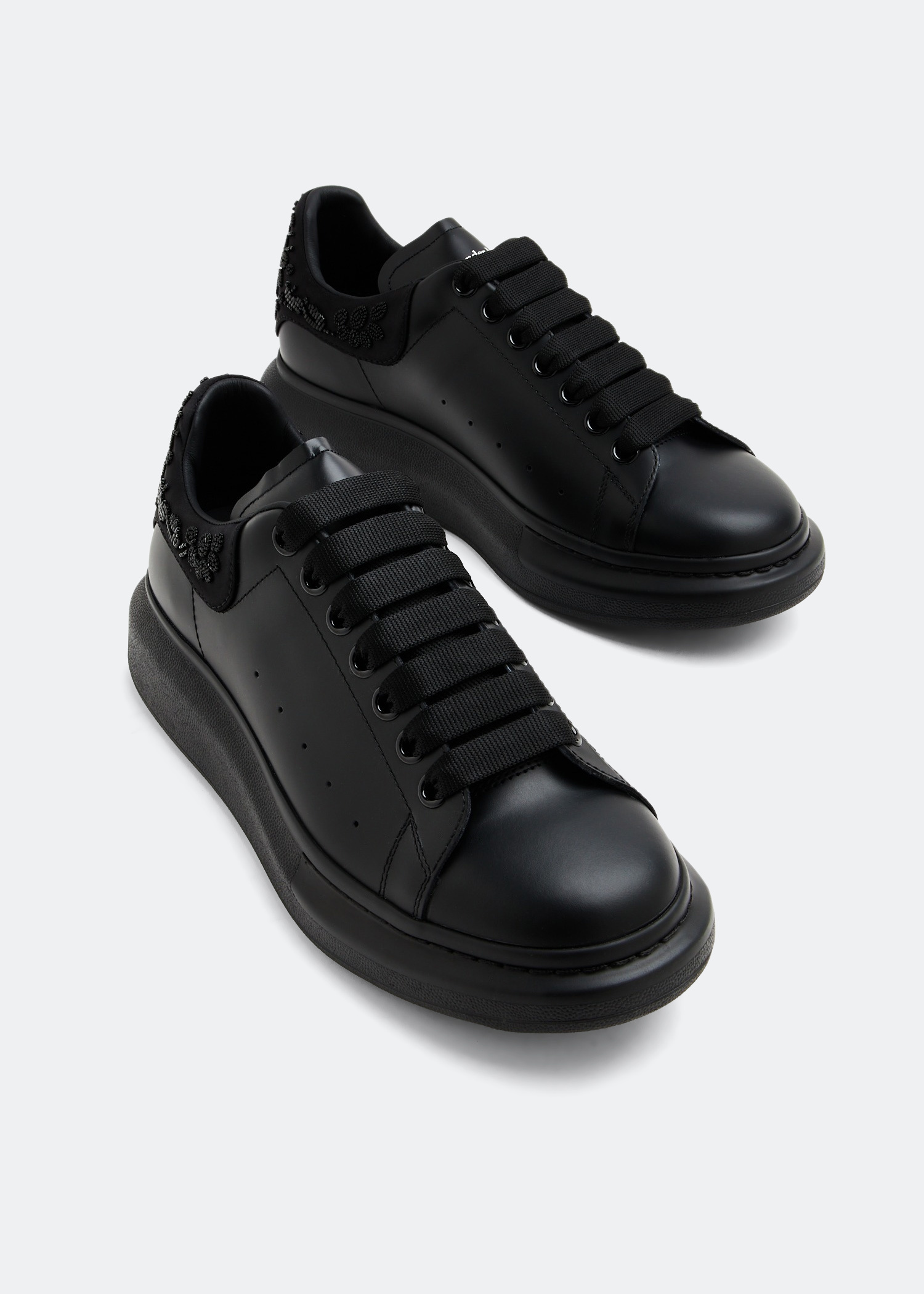 Alexander McQUEEN 590934D3222Q9260 関税送料込 McQueen Oversized sneakers for Men - Black in Qatar | Level