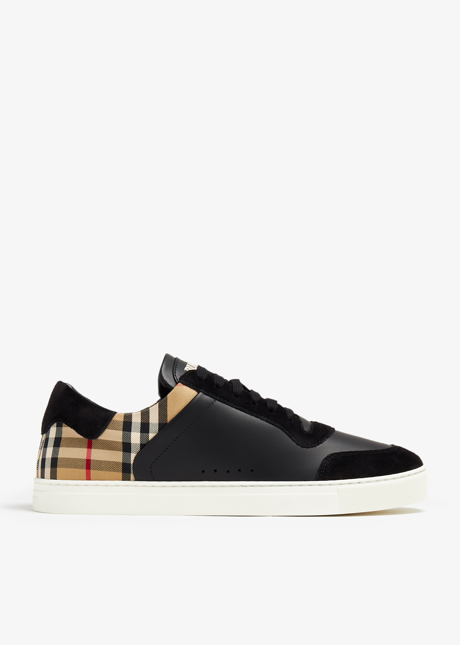 Burberry Stevie sneakers for Men - Black in UAE | Level Shoes