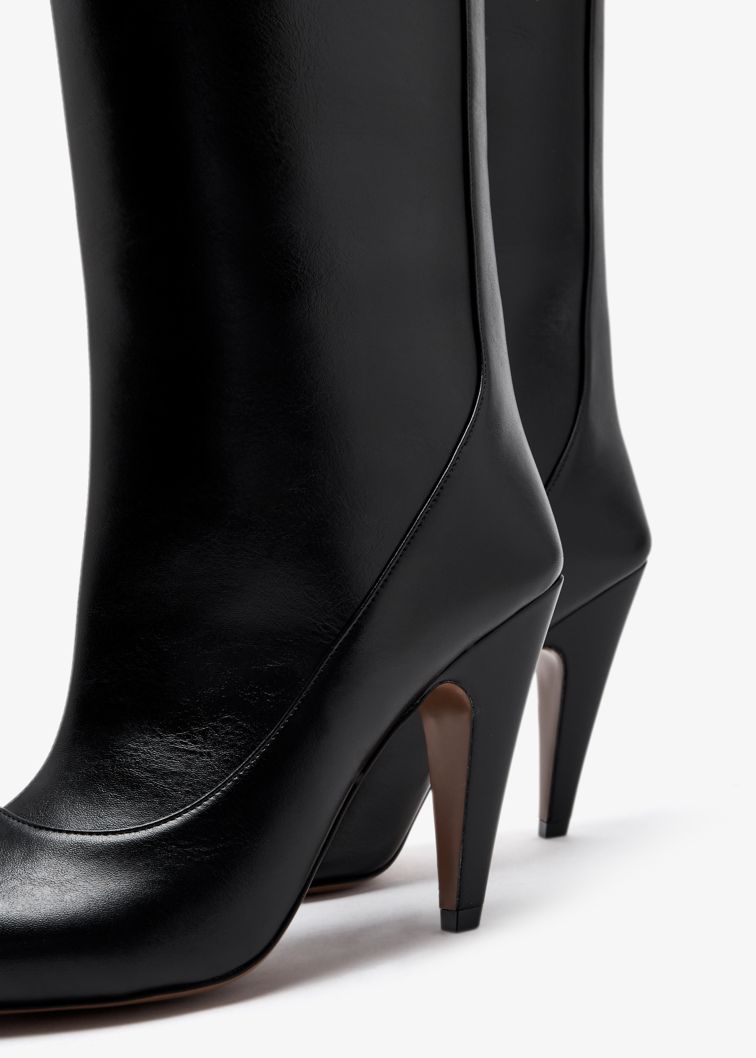 Stella McCartney Spur boots for Women - Black in UAE | Level Shoes