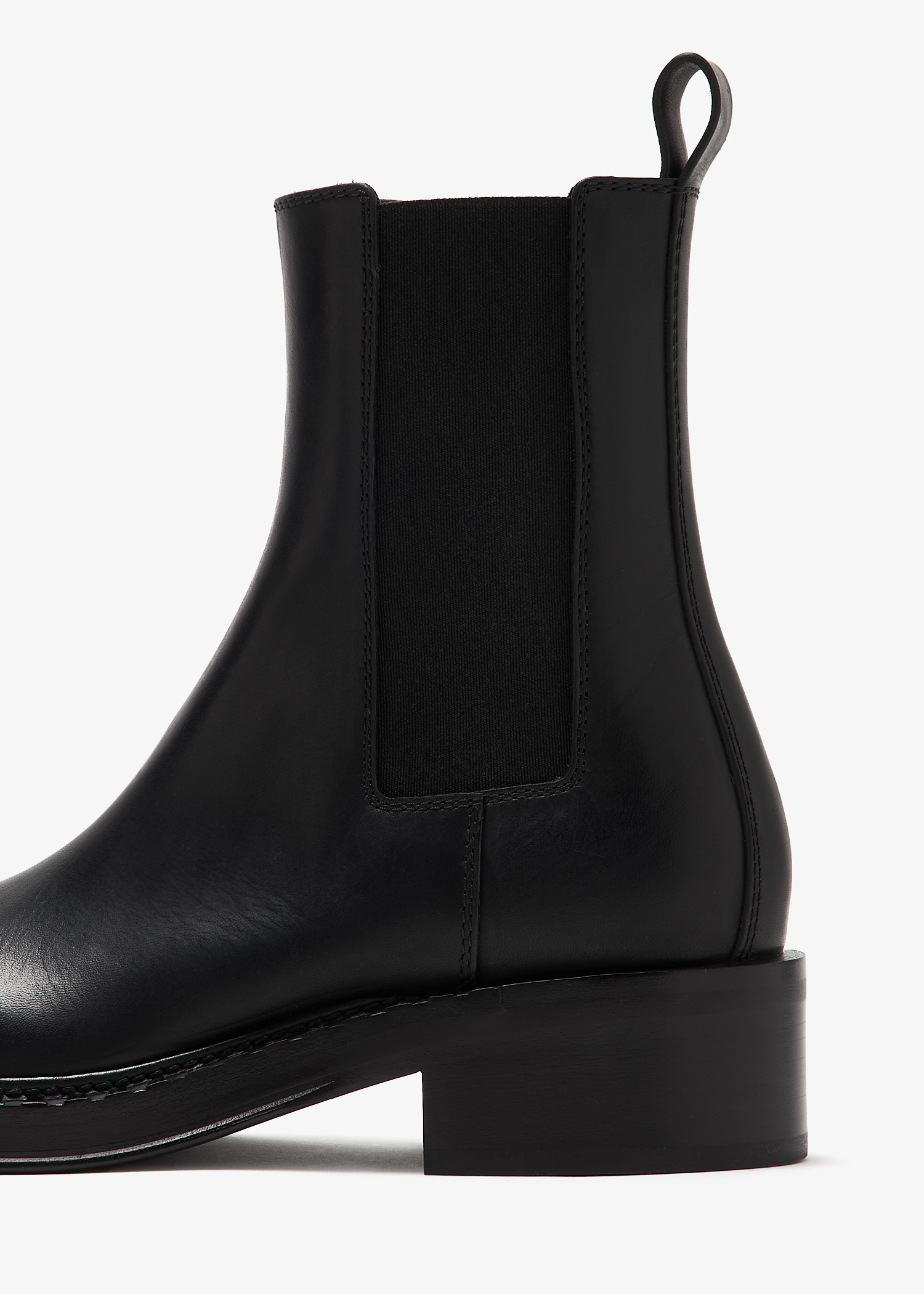 Bottega Veneta Cliff Chelsea boots for Women - Black in UAE