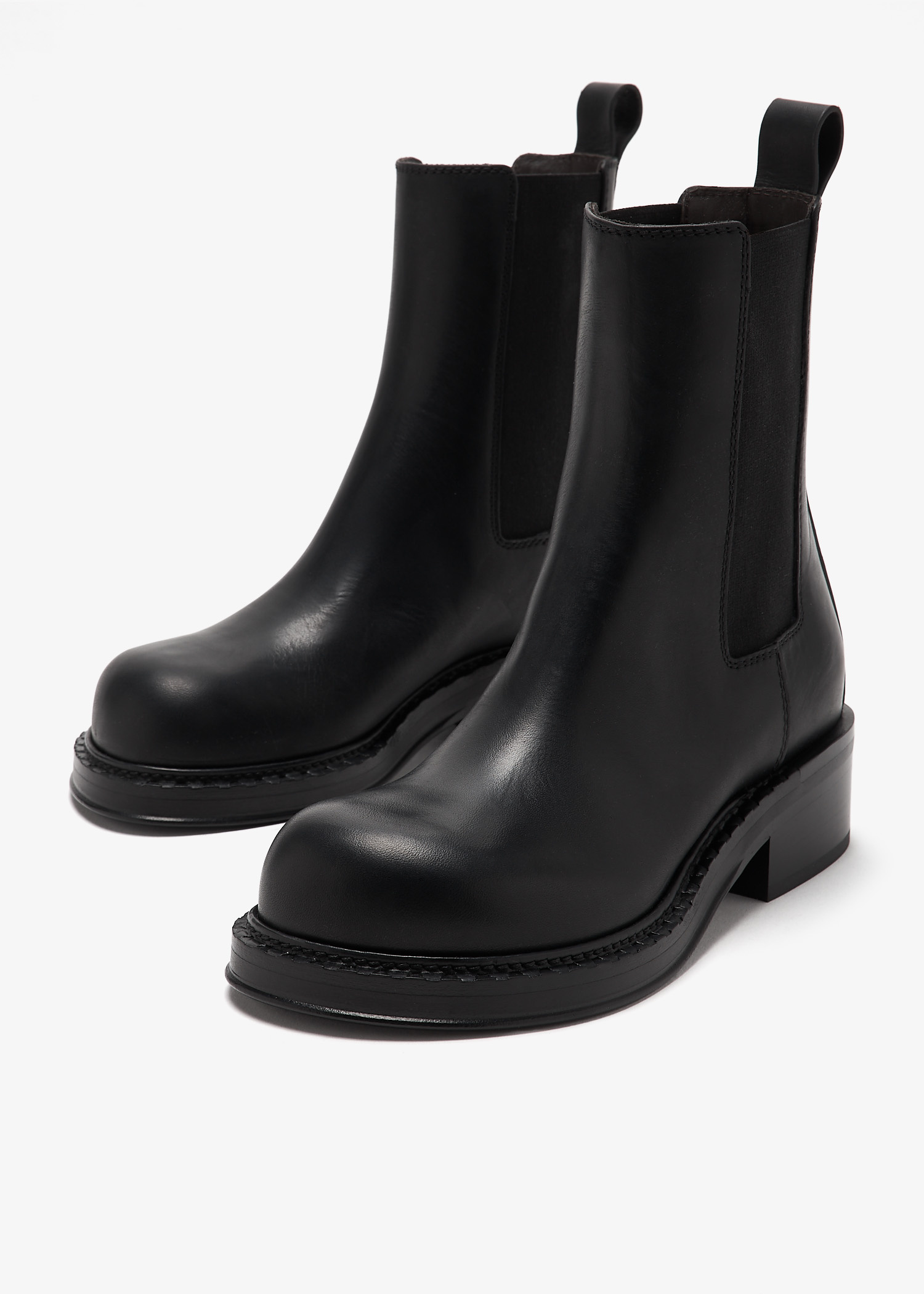 Bottega Veneta Cliff Chelsea boots for Women - Black in UAE
