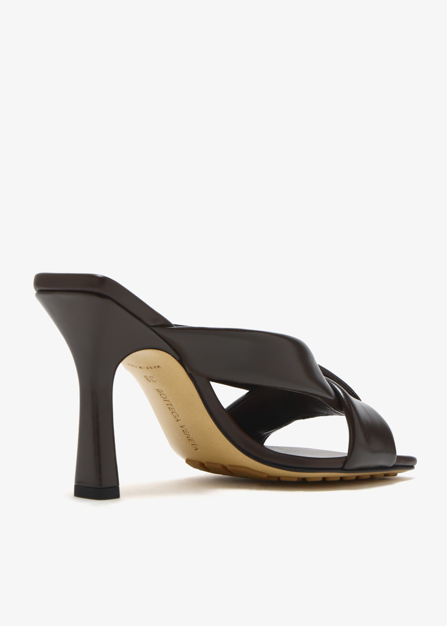 【BOTTEGA VENETA】MULE RIVA IN PELLE BOTTEGA VENETA Riva padded glossed-leather mules | NET-A-PORTER
