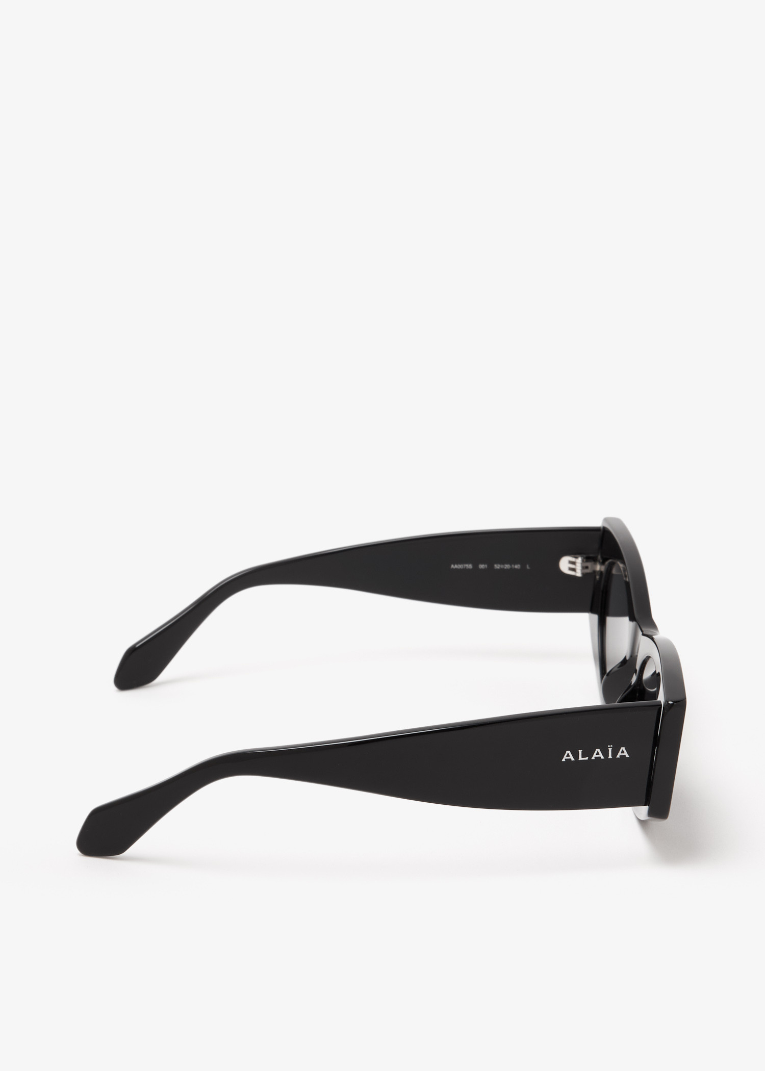 Alaïa Cat eye sunglasses for Women - Black in USA | Level Shoes display picture 3