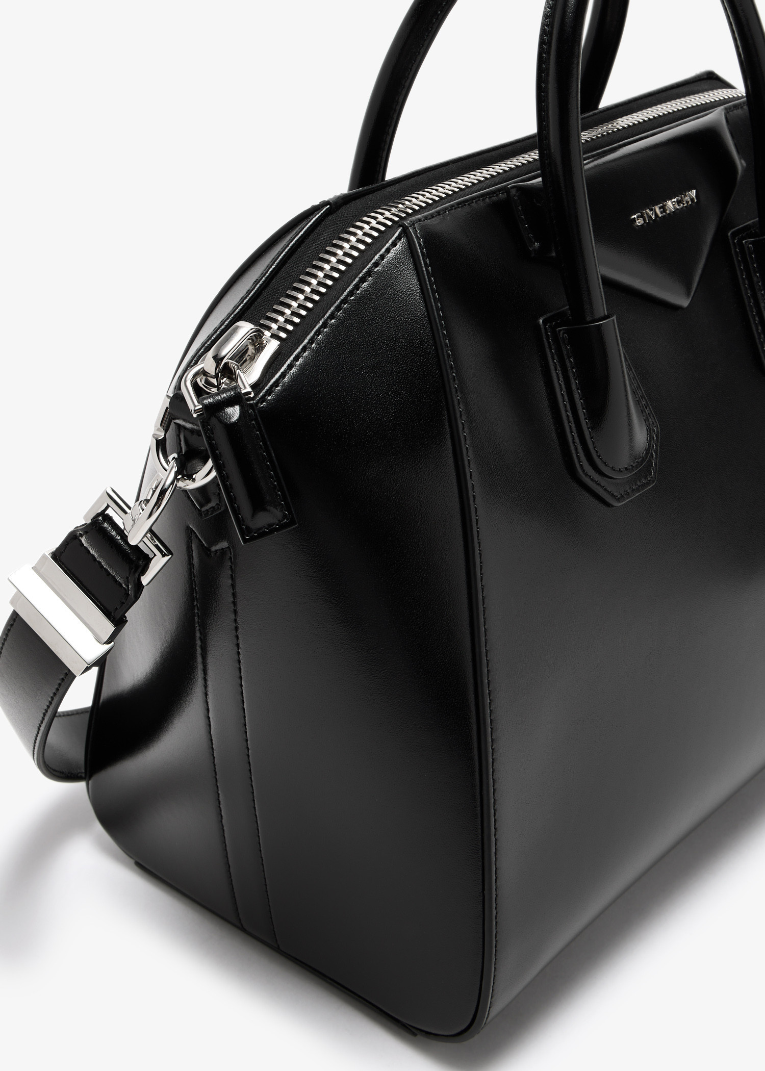 Givenchy ミディアム Antigona バッグ BB05118014 Medium Antigona bag - ブラック | GIVENCHY JP