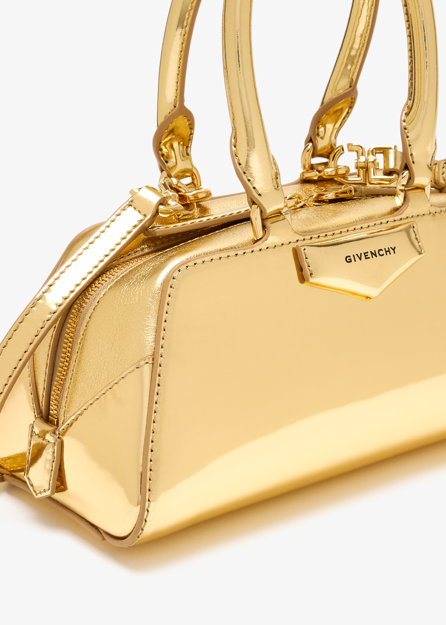 【関税＆送料込み】Givenchy Antigona East-West Mini Leather Mini Antigona East-West bag in Box leather | Givenchy CA