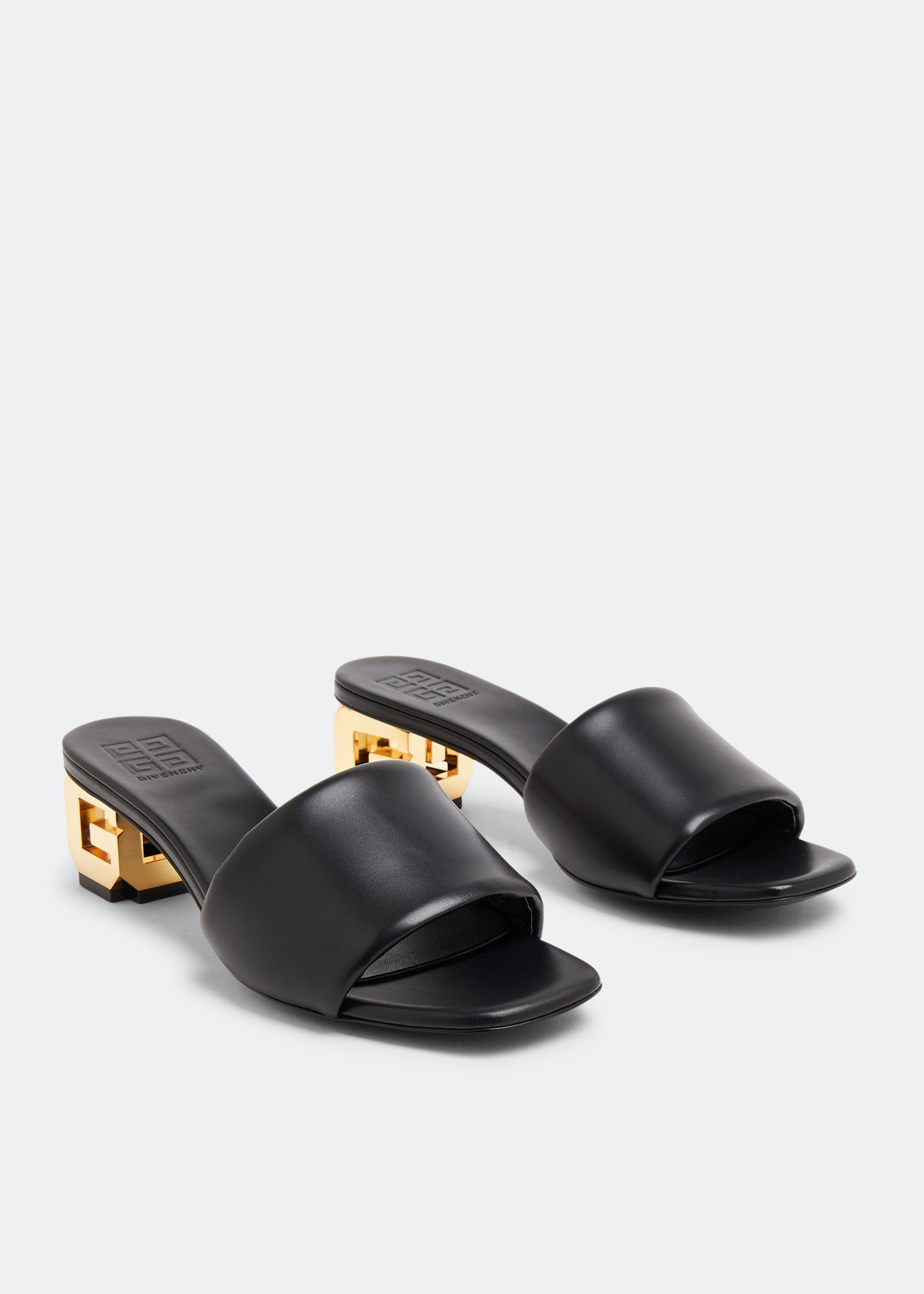 【送料&関税込】Givenchy 4g Plaque Squaretoe Mules 4G leather mules in black - Givenchy | Mytheresa