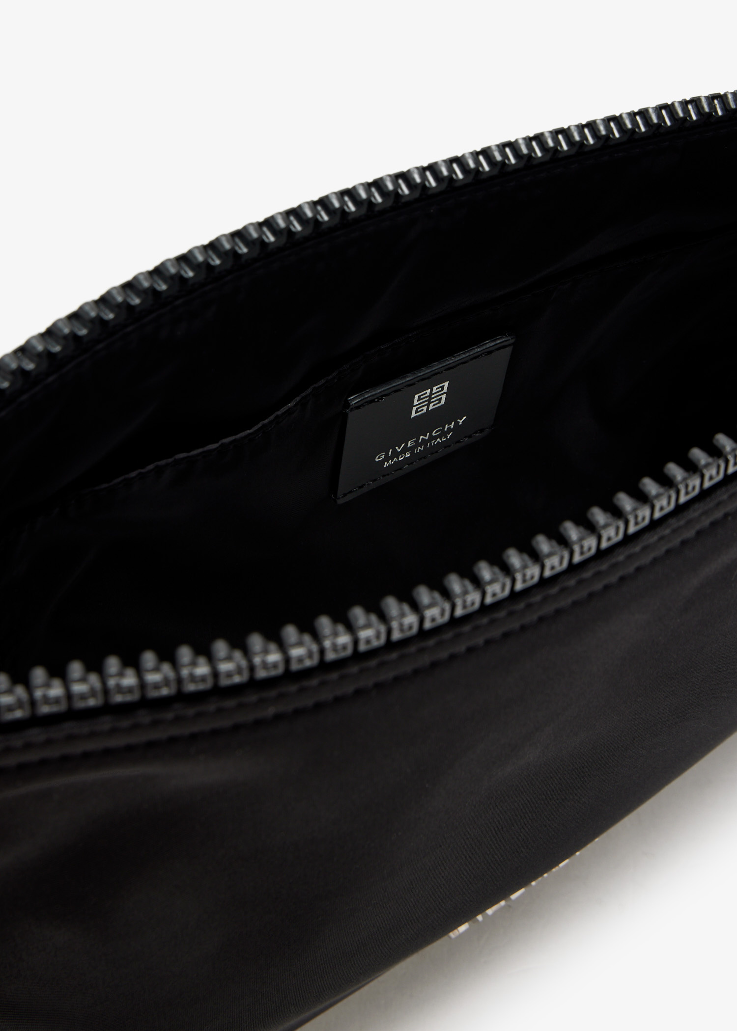 国内発送★GIVENCHY★ロゴ Voyou ポーチ ヴォワイユー ポーチ - ブラック | GIVENCHY JP