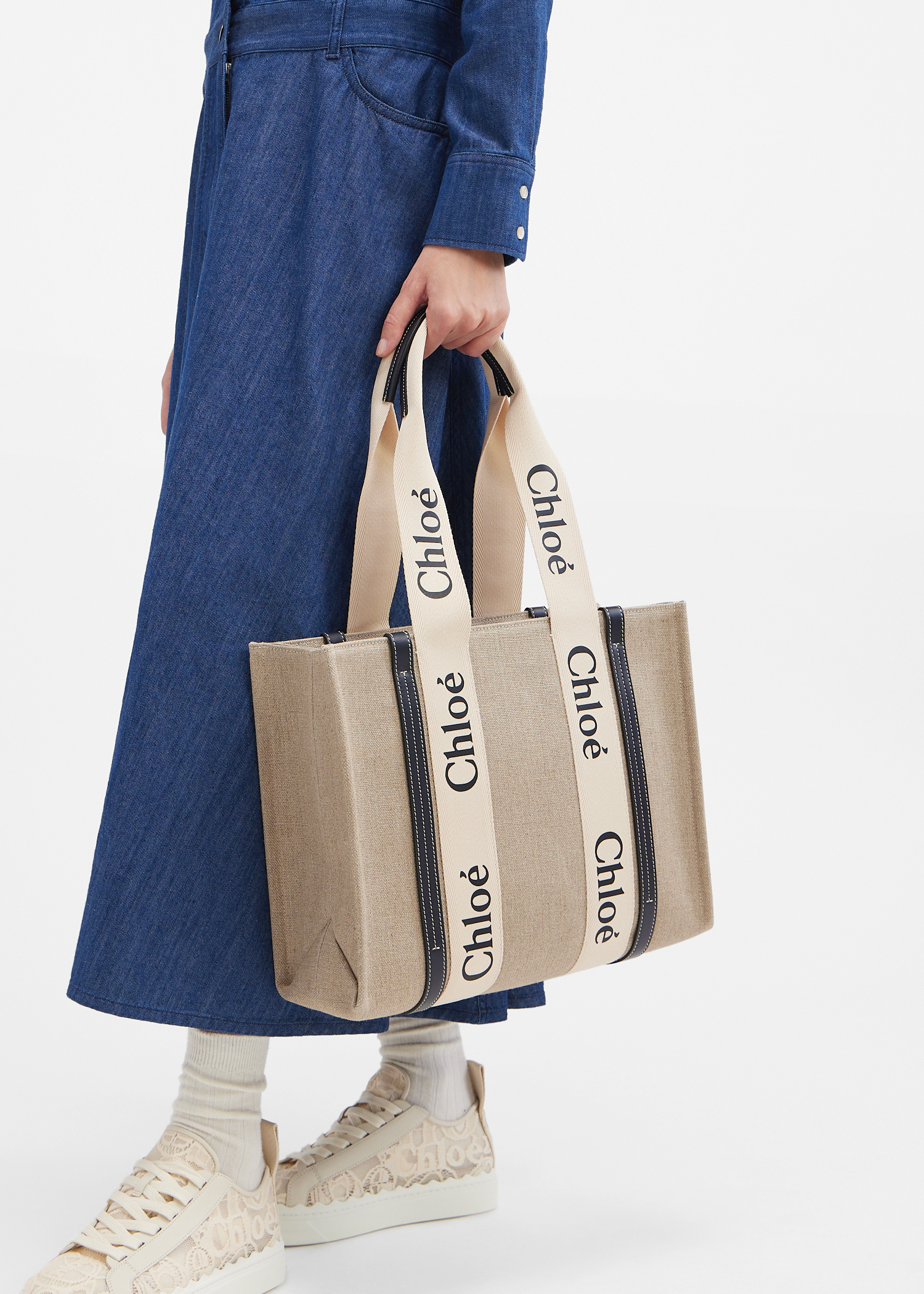Chloé Woody medium tote bag for Women - Beige in UAE | Level