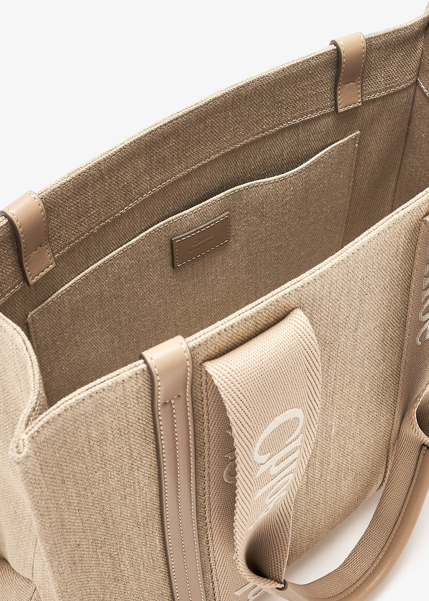 Chloé Woody medium tote bag for Women - Beige in UAE | Level