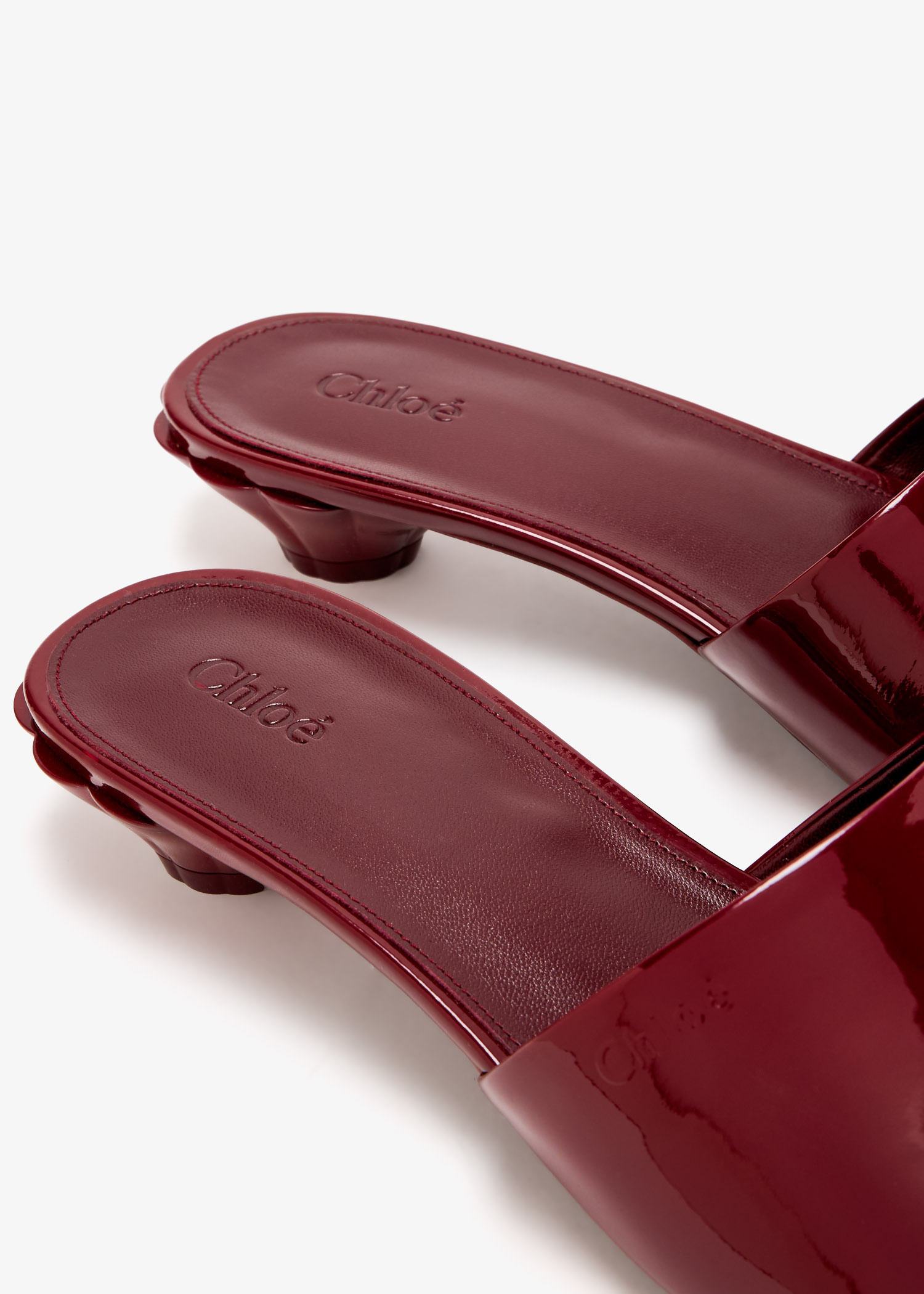 【Chloe】FLOWER MULES◆CHC25U09USG Chloé Flower sandals for Women - Black in UAE | Level Shoes