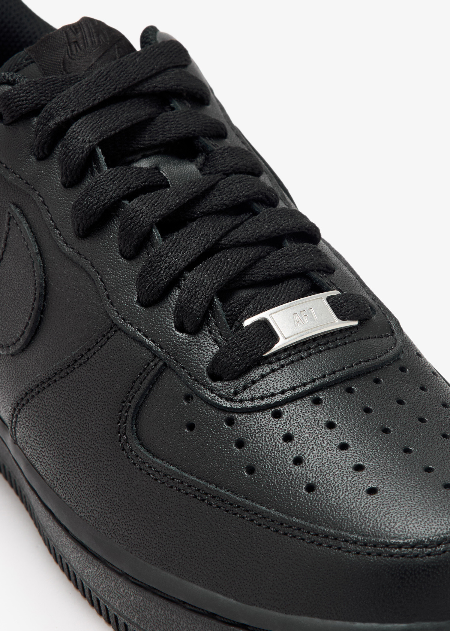 Nike Air Force 1 '07 sneakers for Men - Black in UAE | Level