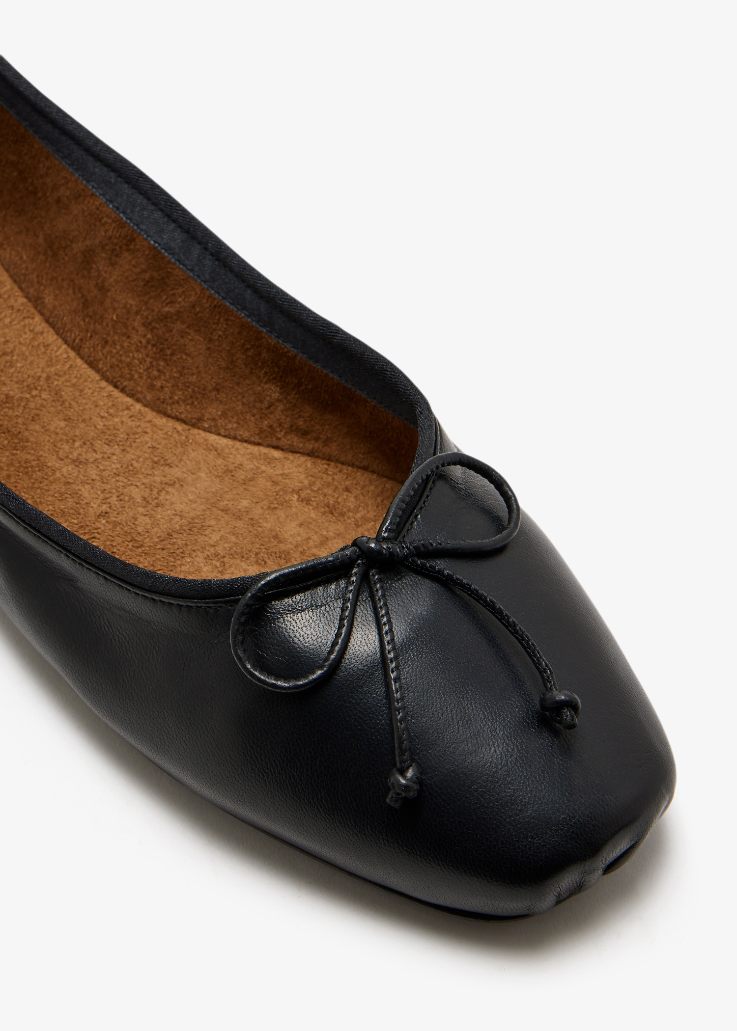 フラットシューズ KHAITE Black nappa leather Charlotte ballerinas Charlotte Ballerina Flat in Black Leather – KHAITE