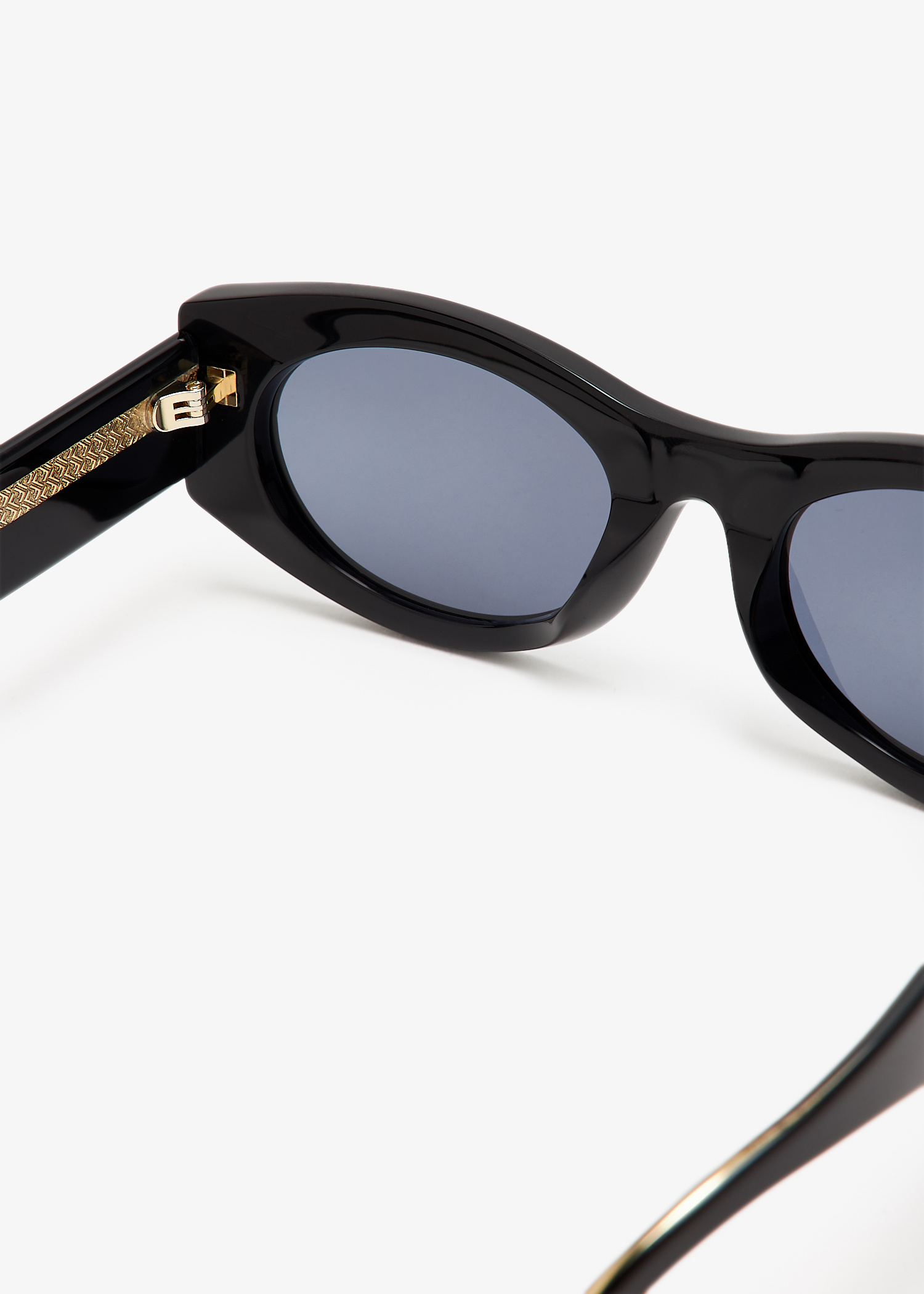 FENDI Fendi Roma oval sunglasses for Women - Black in USA  display picture 1