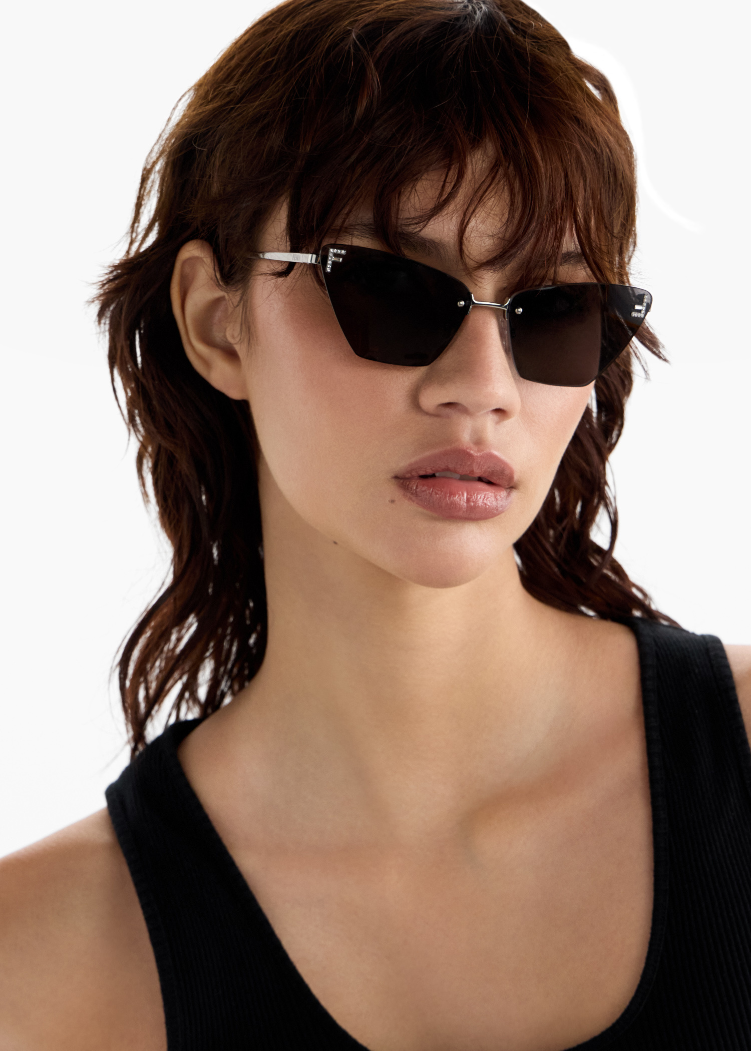 FENDI Fendi First Crystal cat eye sunglasses for Women  display picture 3