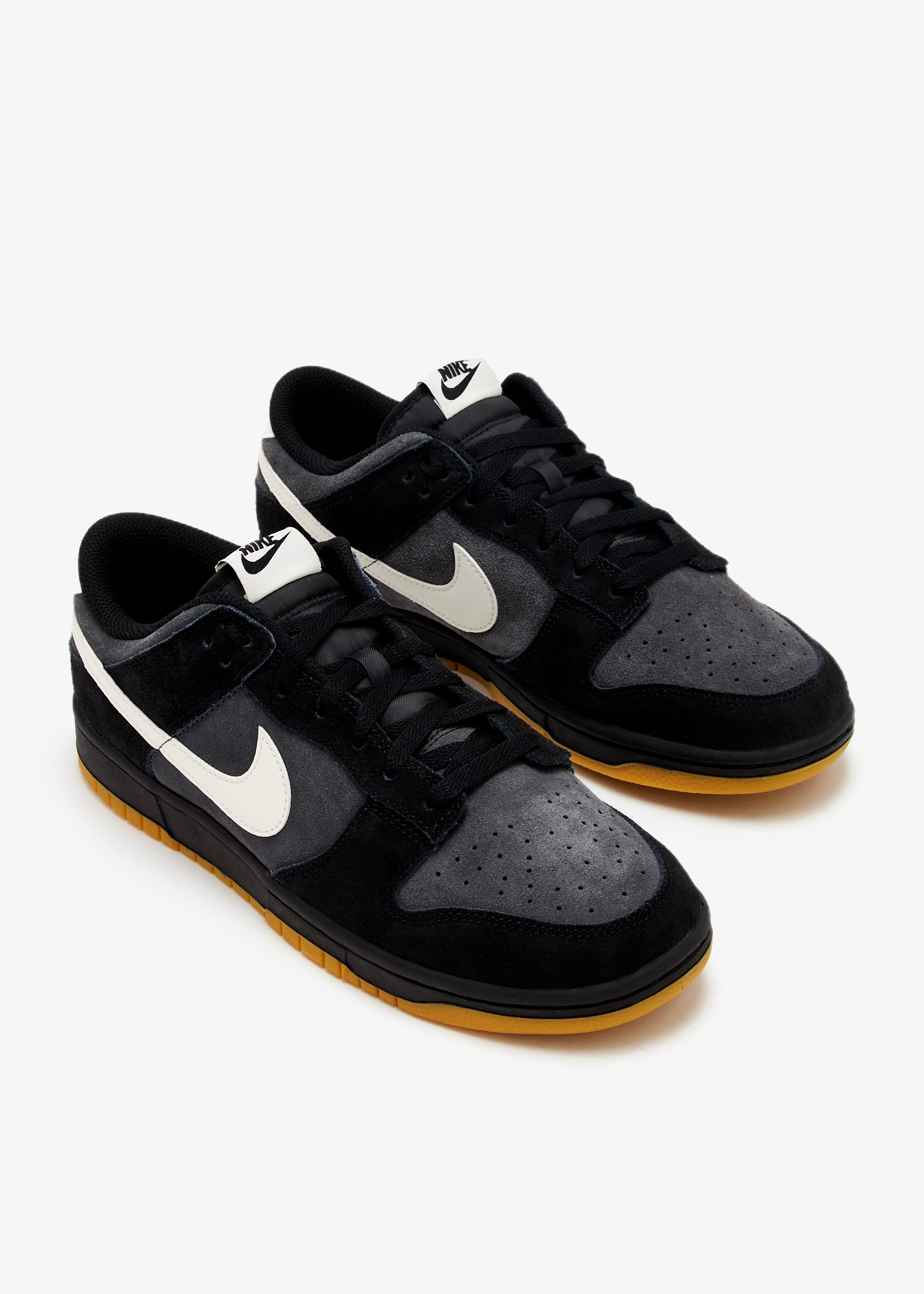 Nike Dunk Low SE 'Black Grey Gum' sneakers for Men - Black in UAE
