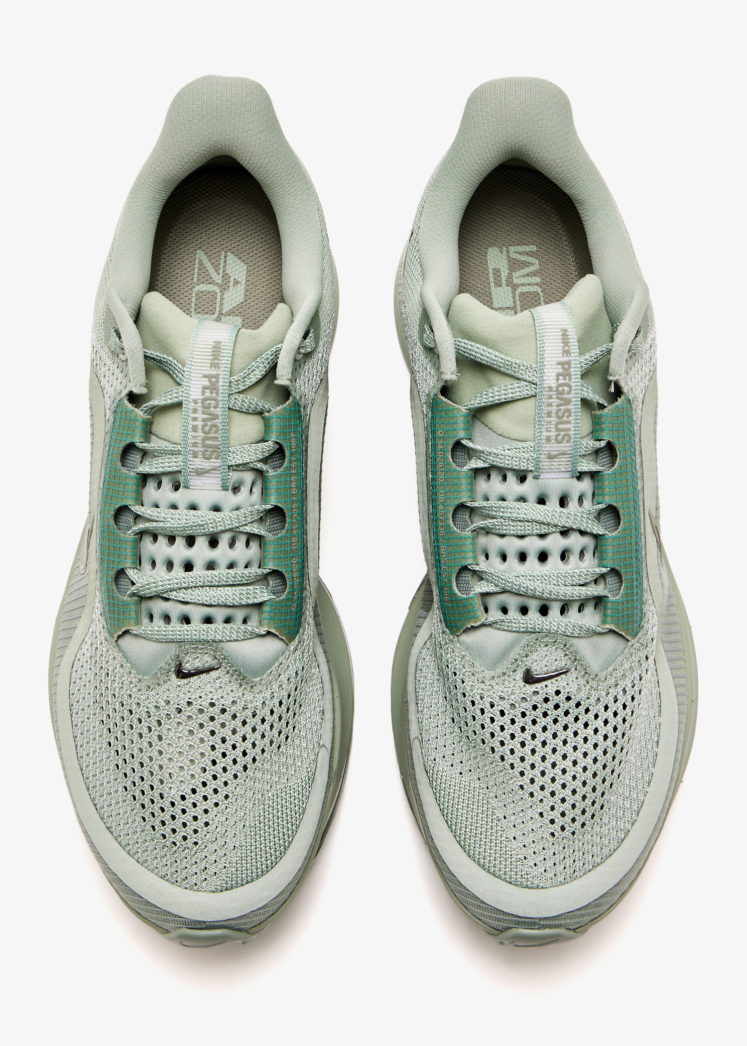 Nike Pegasus Premium sneakers for Men - Green in USA | Level  display picture 1