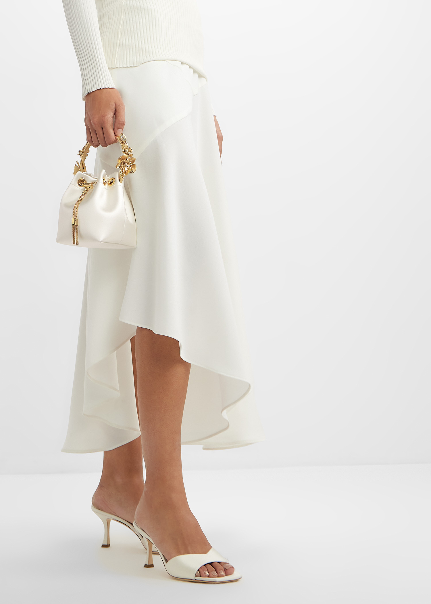 【Jimmy Choo】Skye サテンミュール 70mm、アイボリー Skye 70 | Ruby Red Satin Sandals | JIMMY CHOO