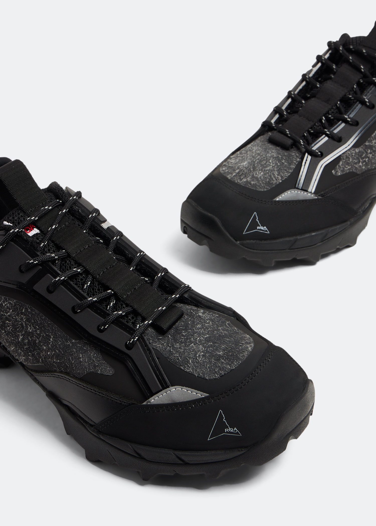 ROA Lhakpa hiking sneakers for Men - Black in UAE | Level Shoes