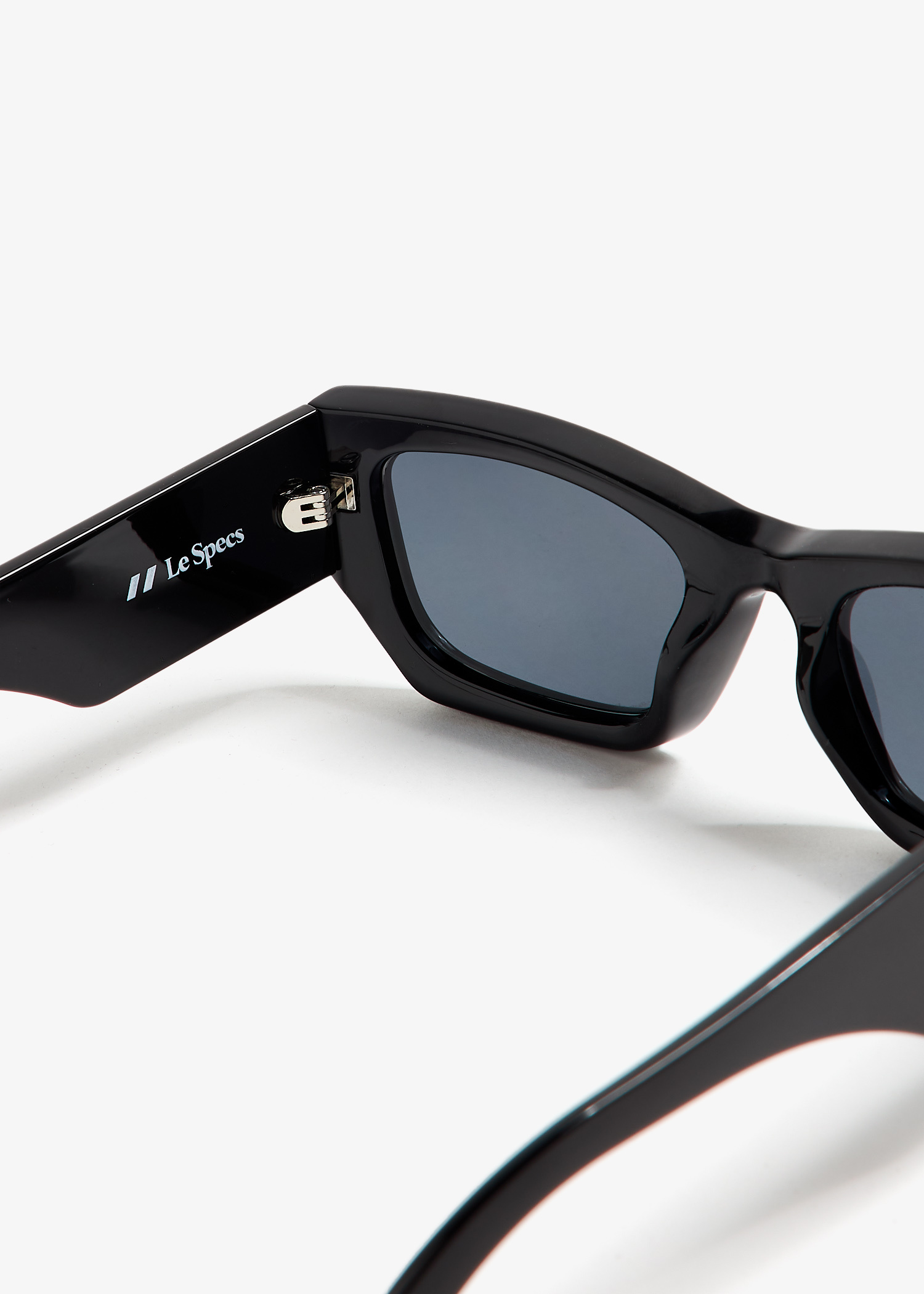 Le Specs Beachcomber sunglasses for Women - Black in UAE