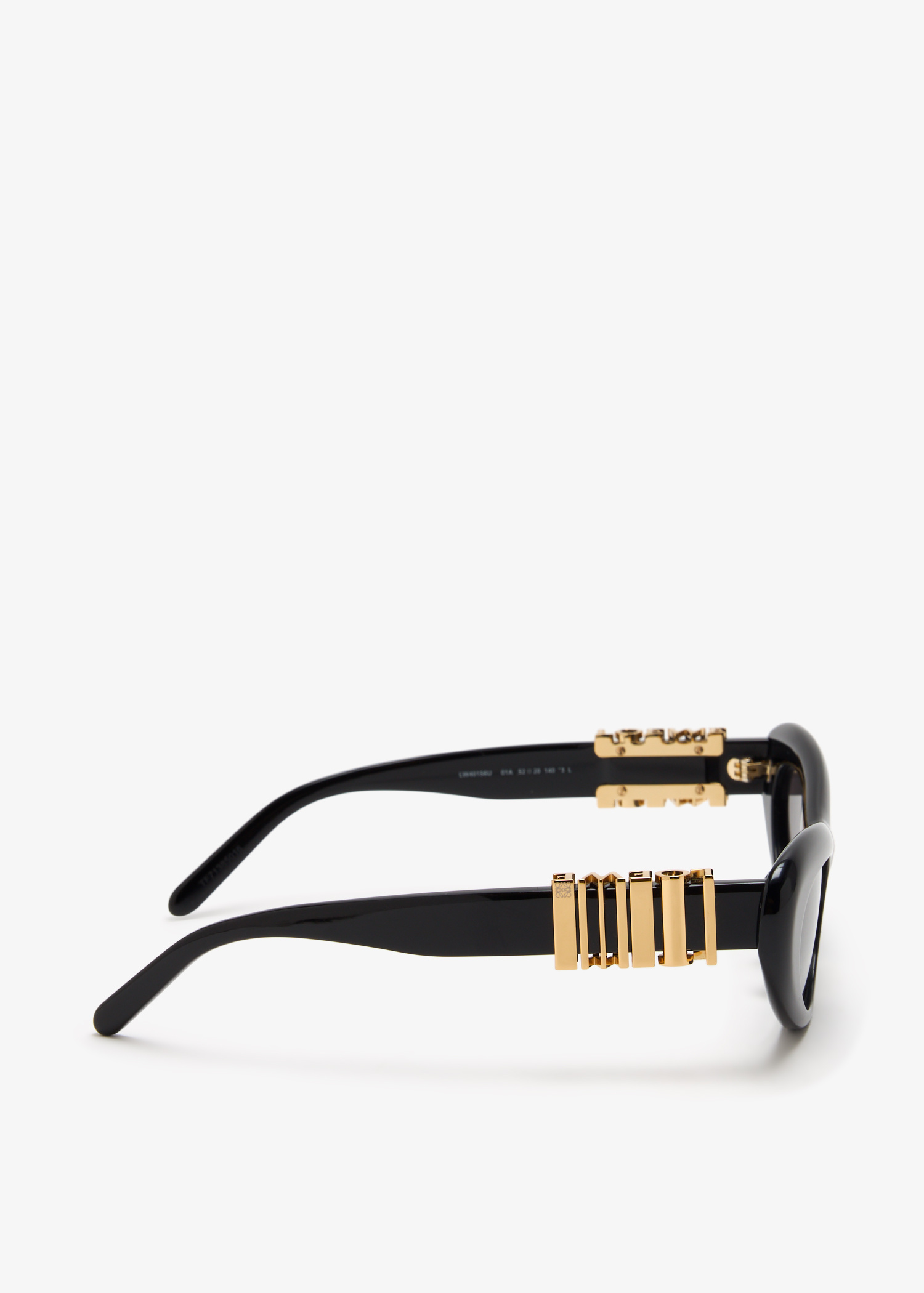 【送料&関税込】Loewe Slim Lw40156u - Havana Sunglasses LOEWE Slim LW40156U women White Oval Sunglasses – Otticanet USA