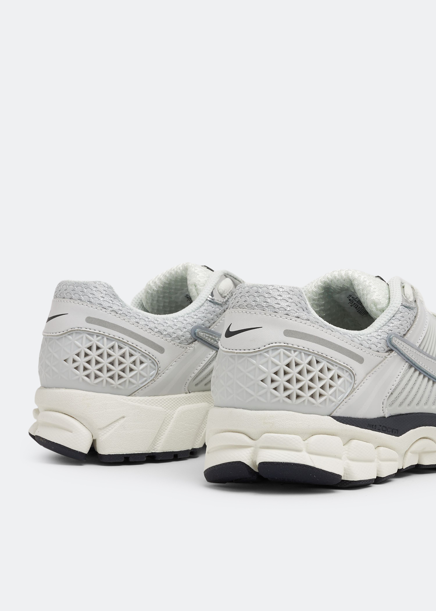 ★NIKE★ Zoom Vomero 5 ★Photon Dust Gridiron 24-29 Nike Women's Zoom Vomero 5 Photon Dust / Chrome - Gridiron