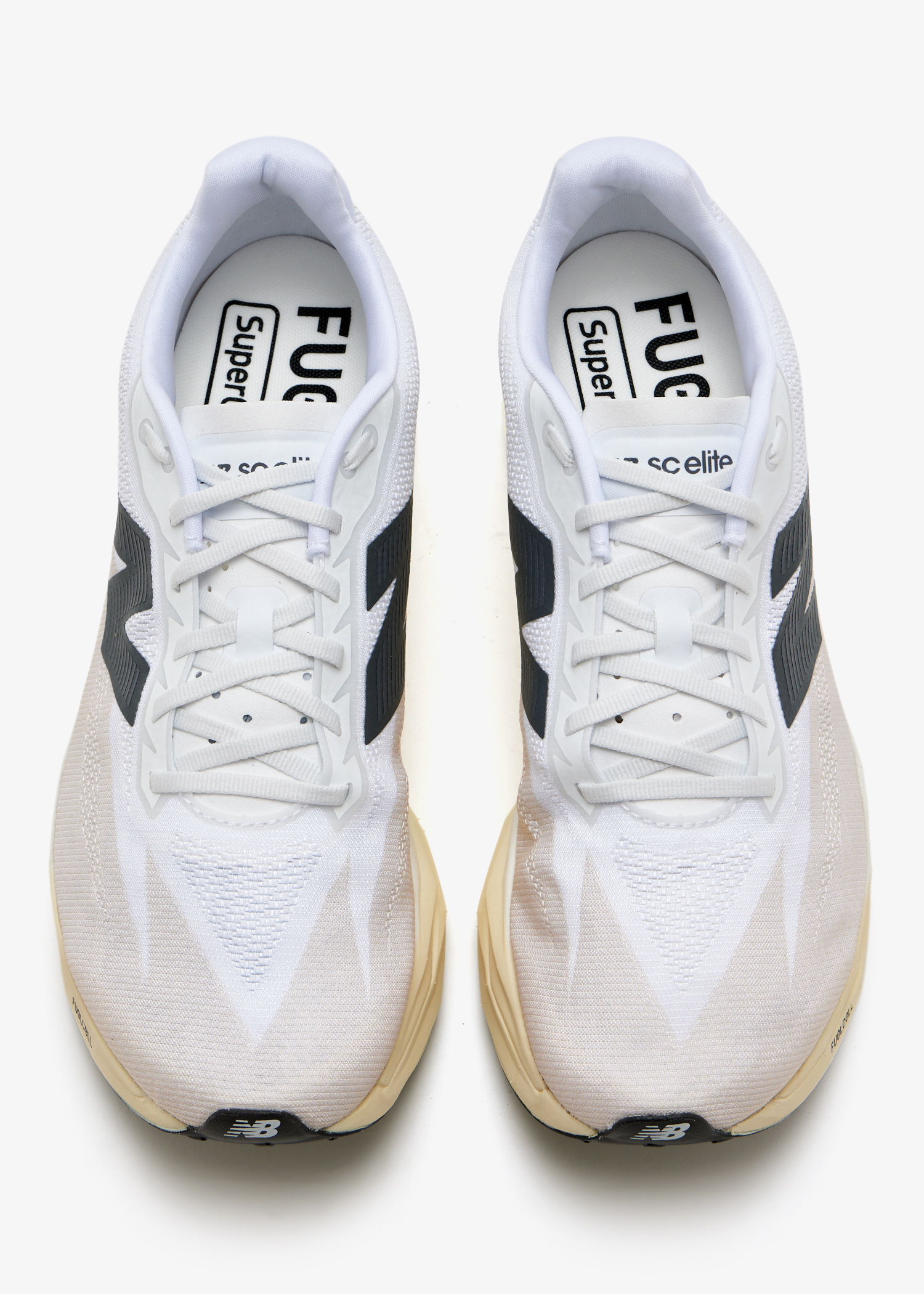 New Balance FuelCell SuperComp Elite v5 男士跑鞋- 阿联酋白色
