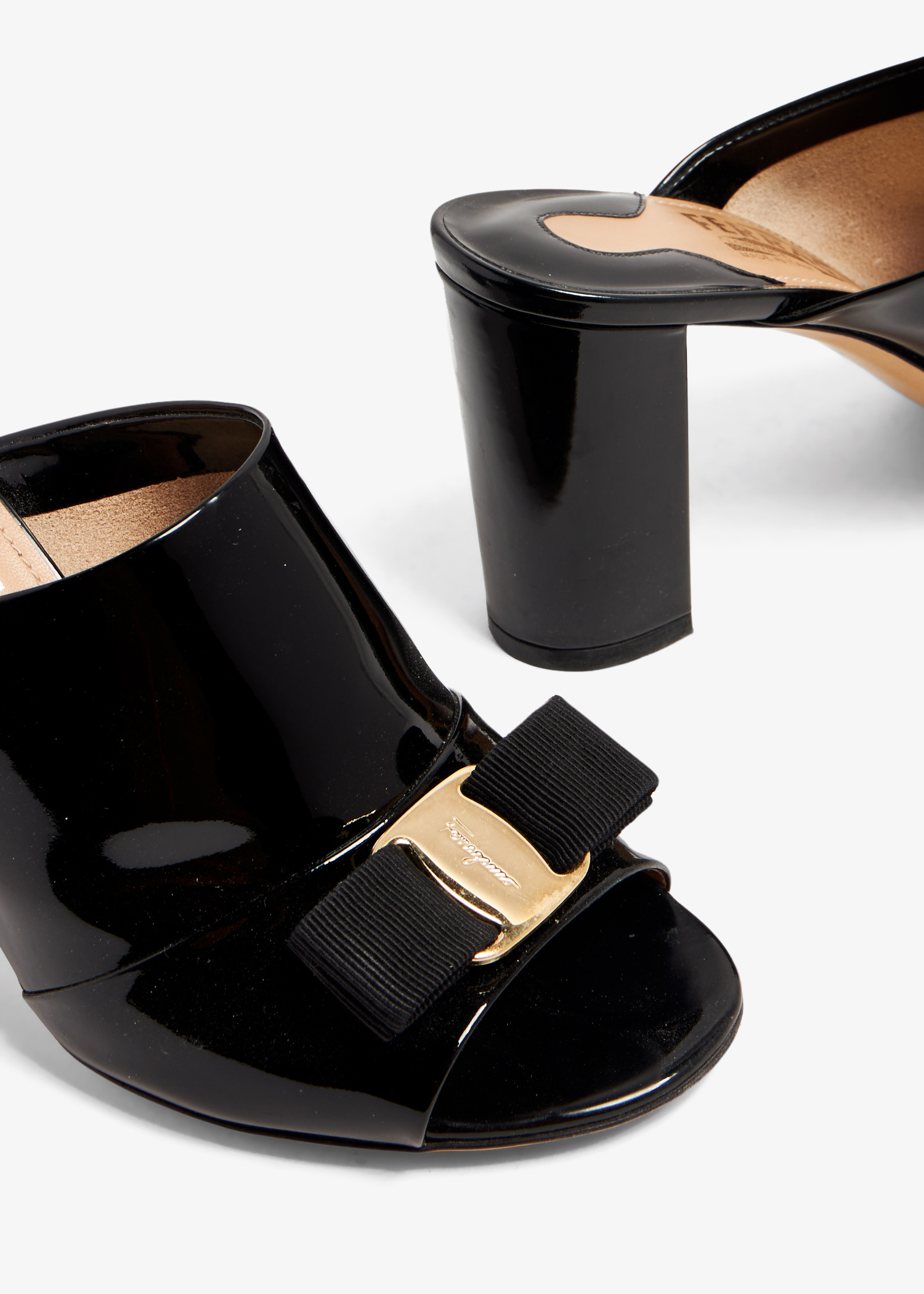 Salvatore Ferragamo Pre-Loved Vara Bow mules for Women