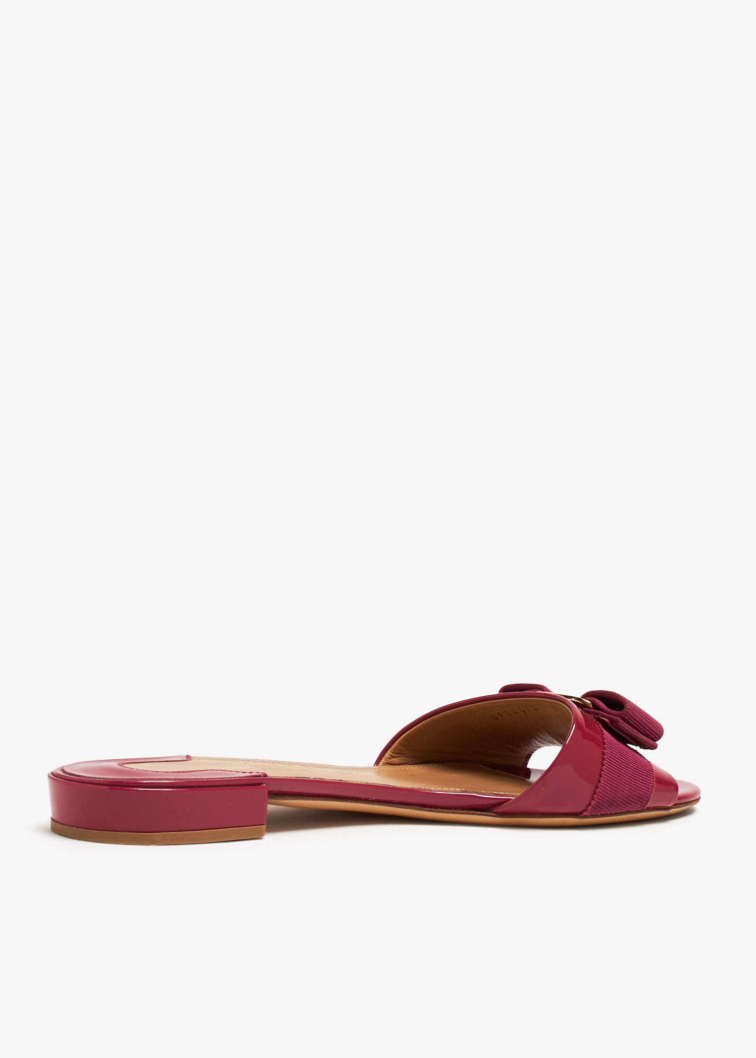 サンダル・ミュール SALVATORE FERRAGAMO ABILI SANDALS IN SMOOTH LEATHER Ferragamo Abili Patent T-Strap Slide Sandals - Bergdorf Goodman