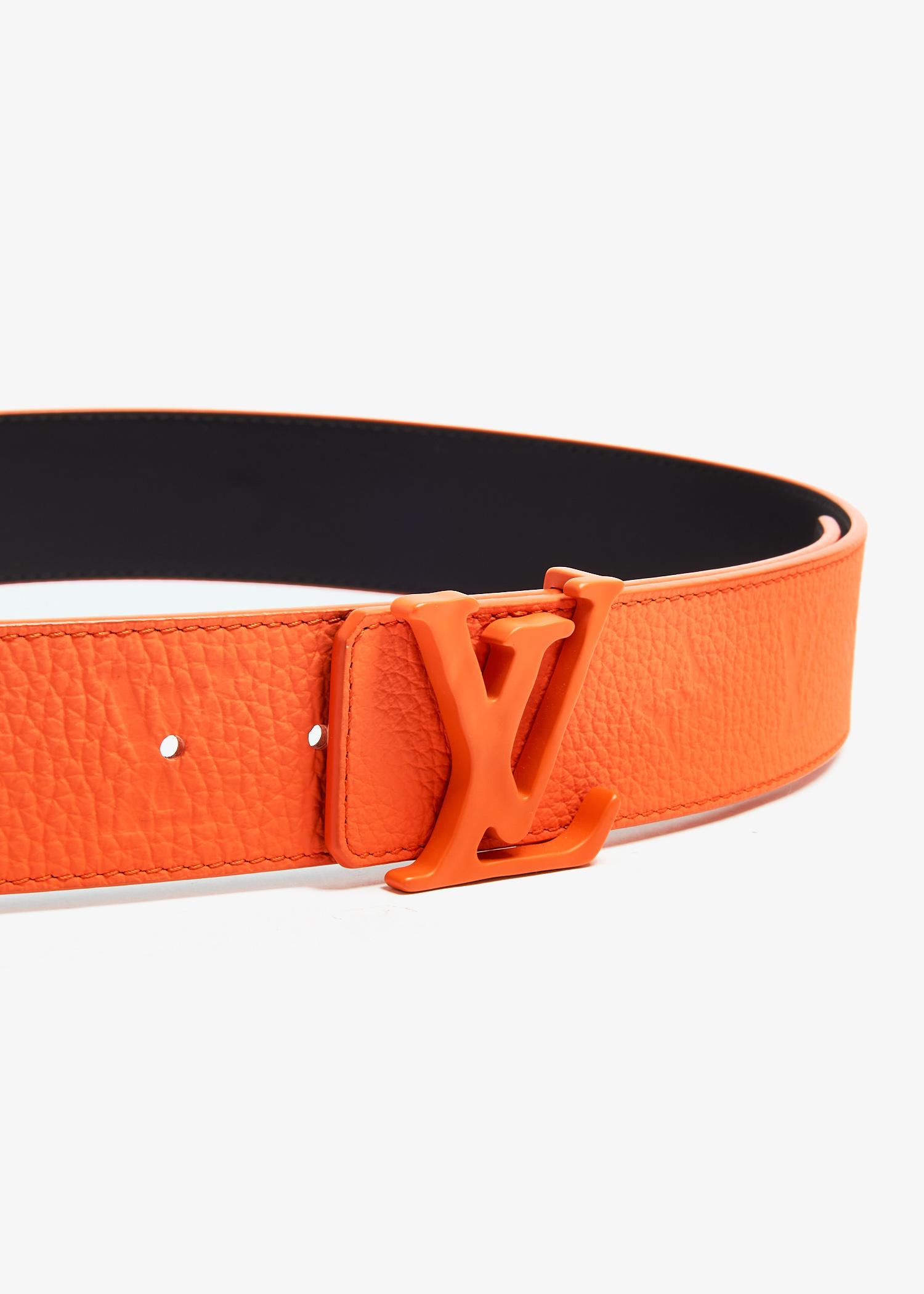 Louis Vuitton Pre-Loved LV-shaped reversible belt for Men  display picture 2