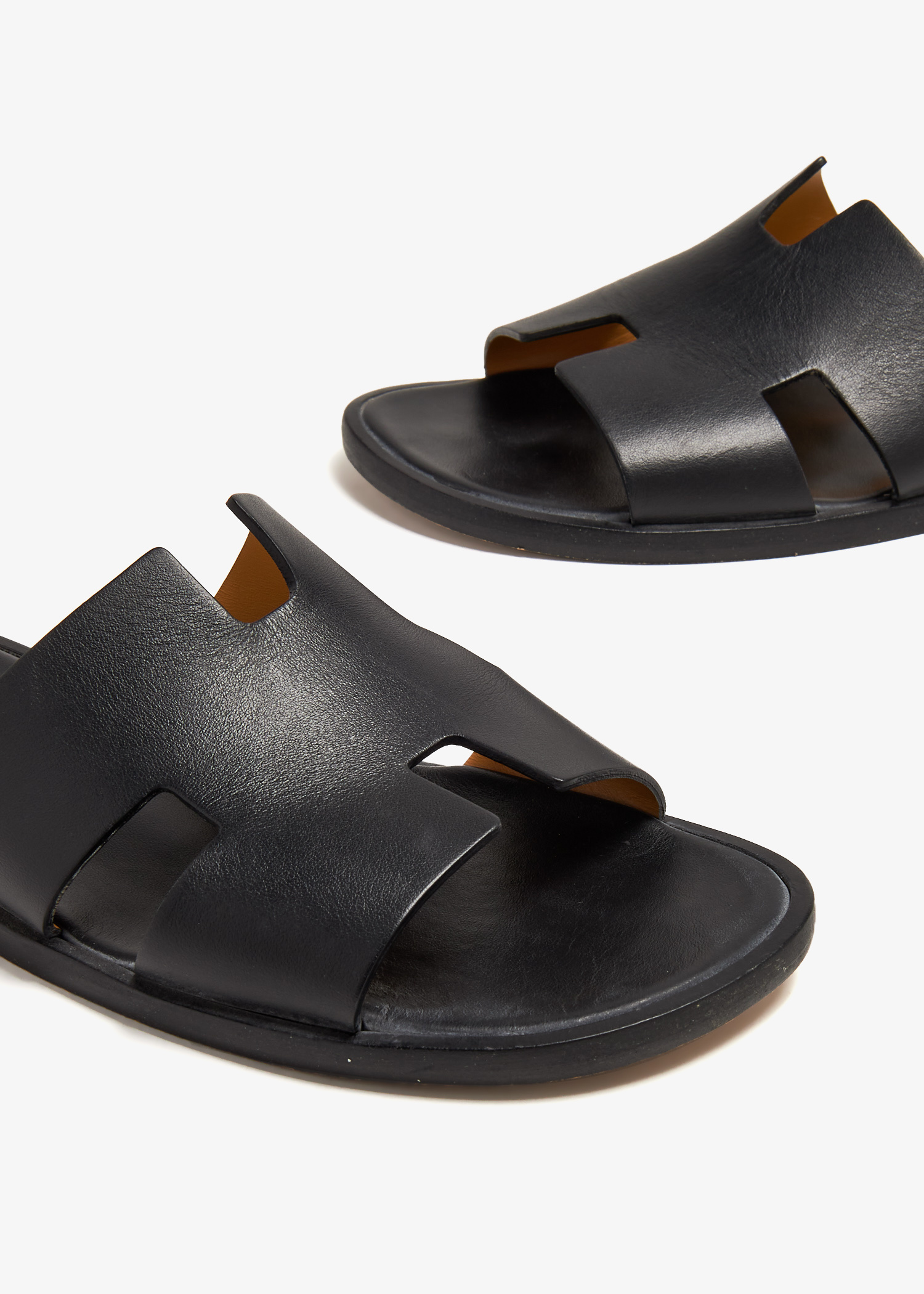 Hermès Pre-Loved Izmir sandals for Men - Black in UAE | Level Shoes