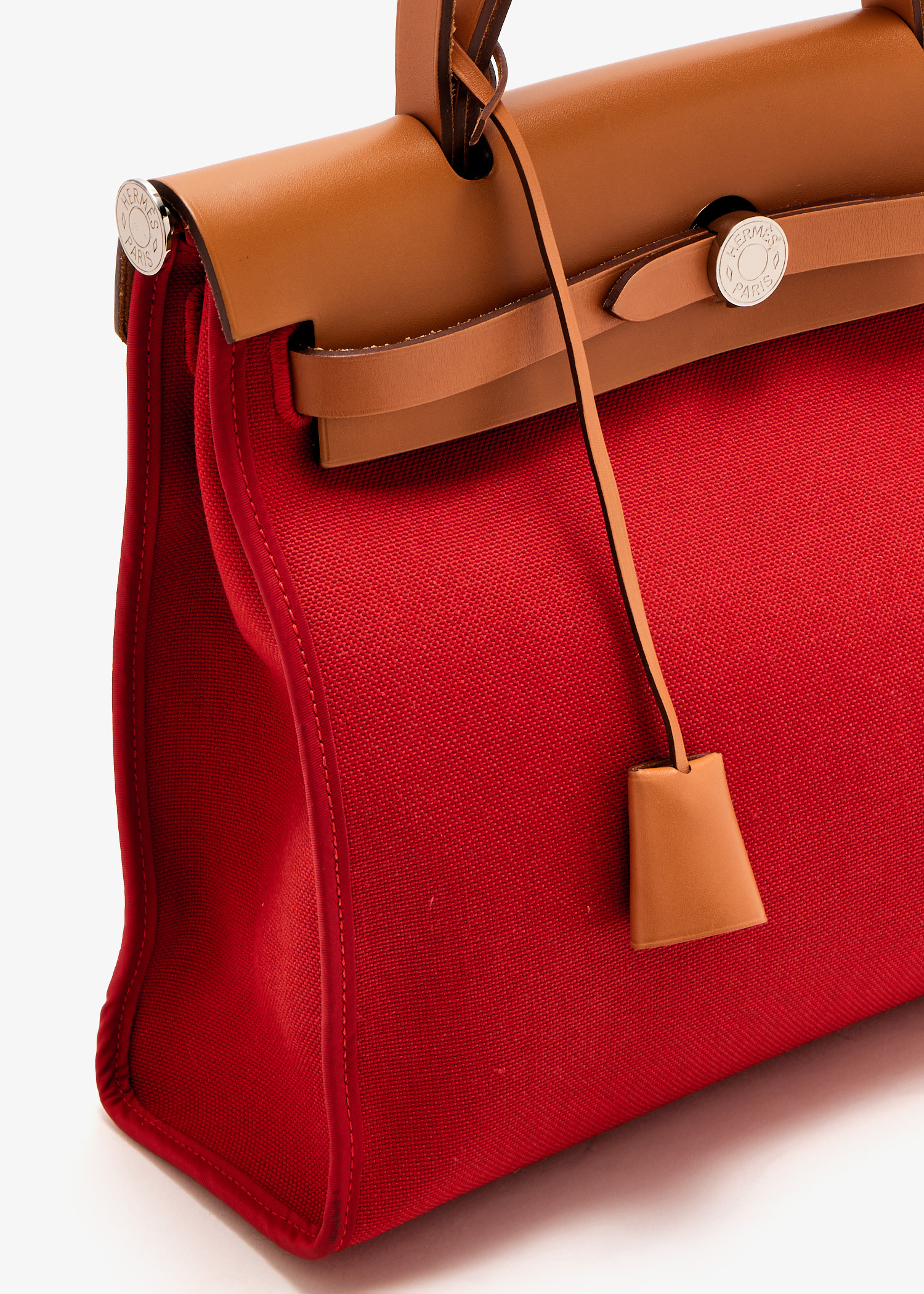 Hermès Pre-Loved Herbag Zip 31 bag for Women - Red in UAE Hermès Pre-Loved Herbag Zip 31 bag for Women - Red in UAE