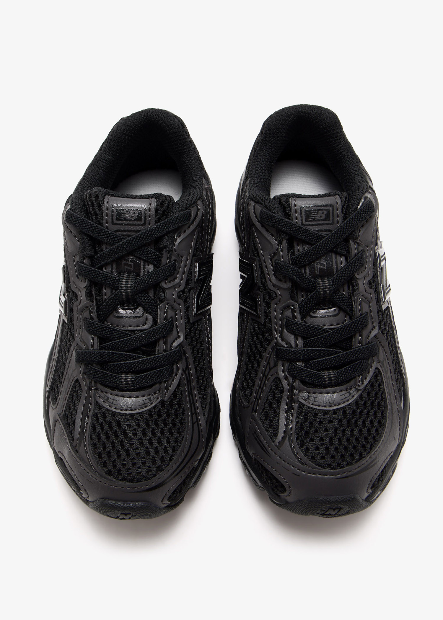 New Balance 740 sneakers for Kids Unisex - Black in UAE | Level Shoes