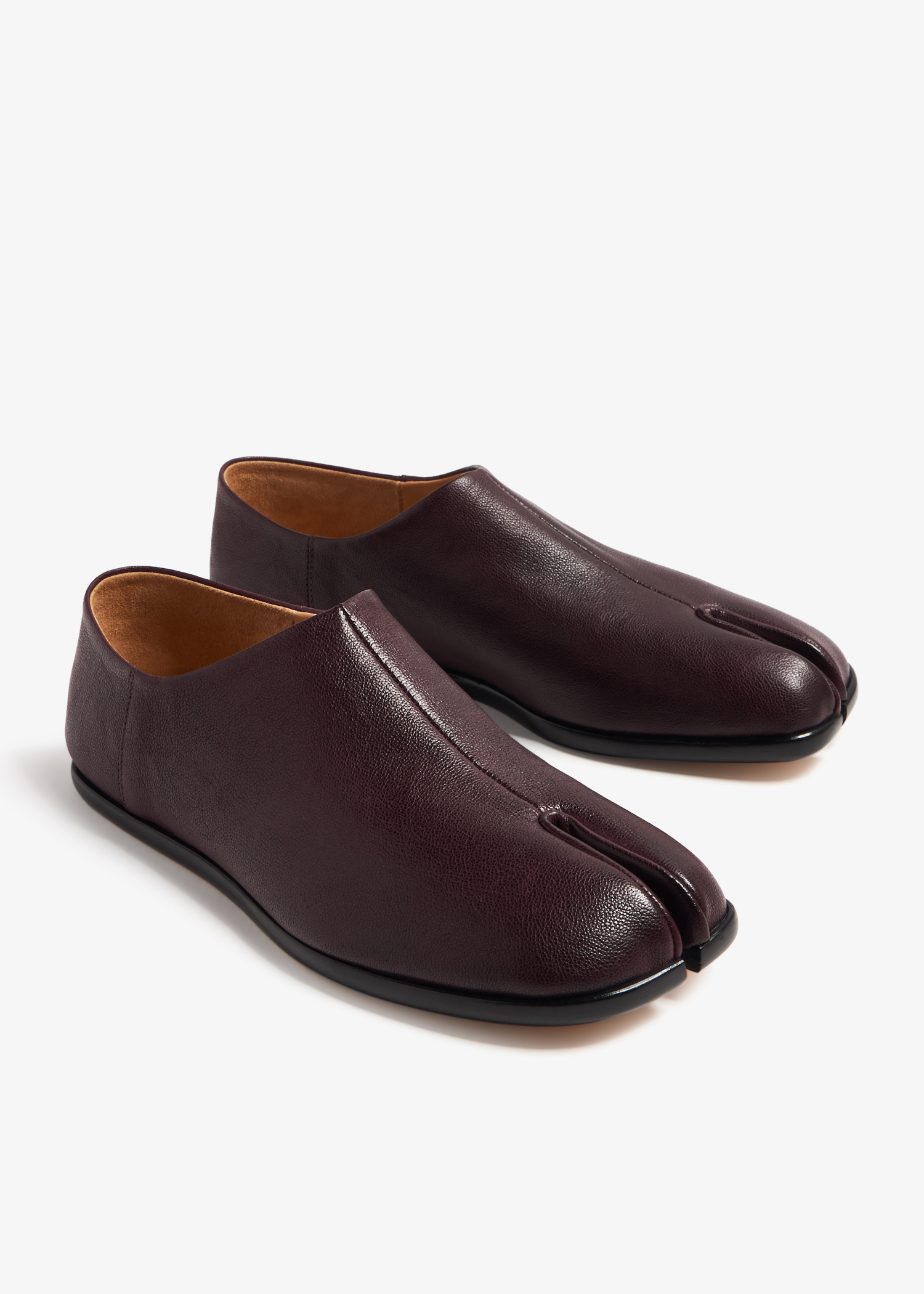 Maison Margiela Tabi babouche shoes for Men - Burgundy in UAE