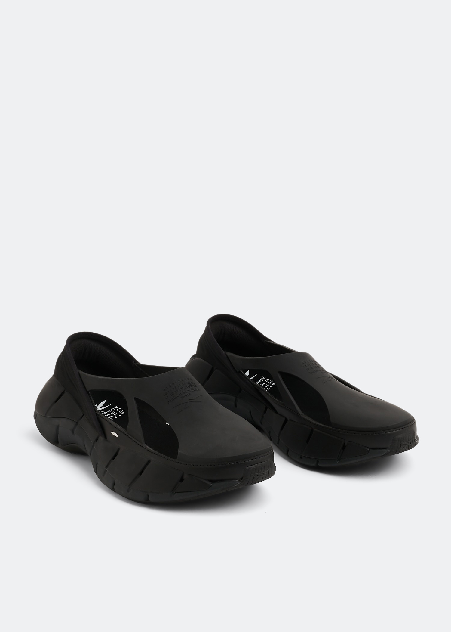 Maison Margiela x Reebok CR Zig sneakers for Men - Black in UAE 