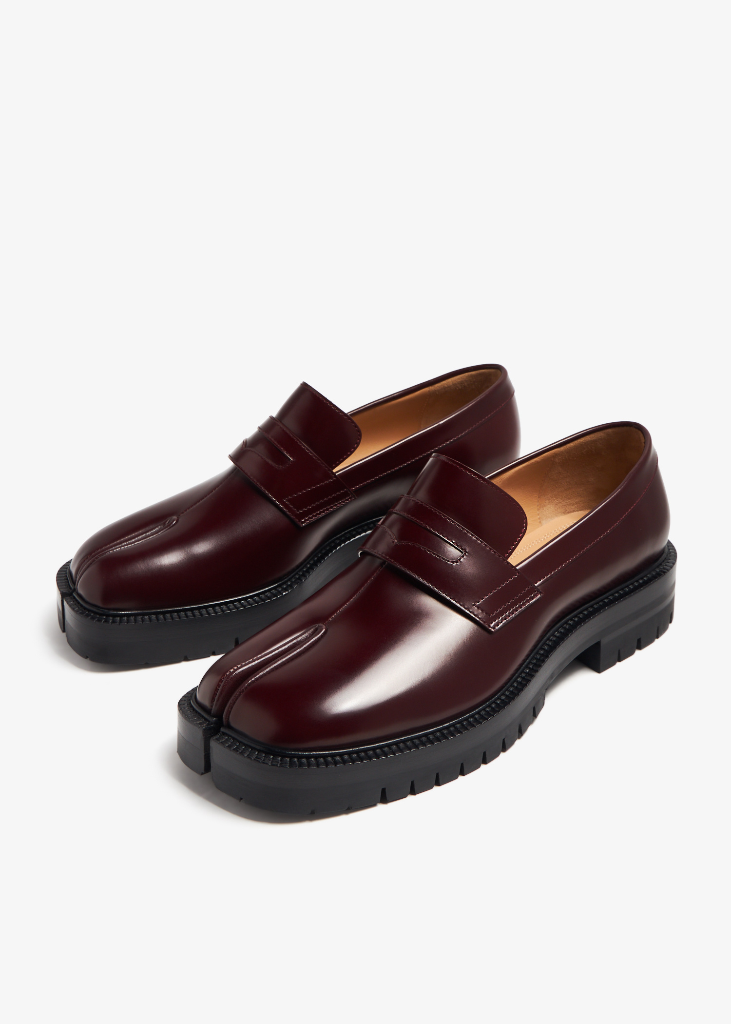 Maison Margiela Tabi loafers for Women - Burgundy in Qatar