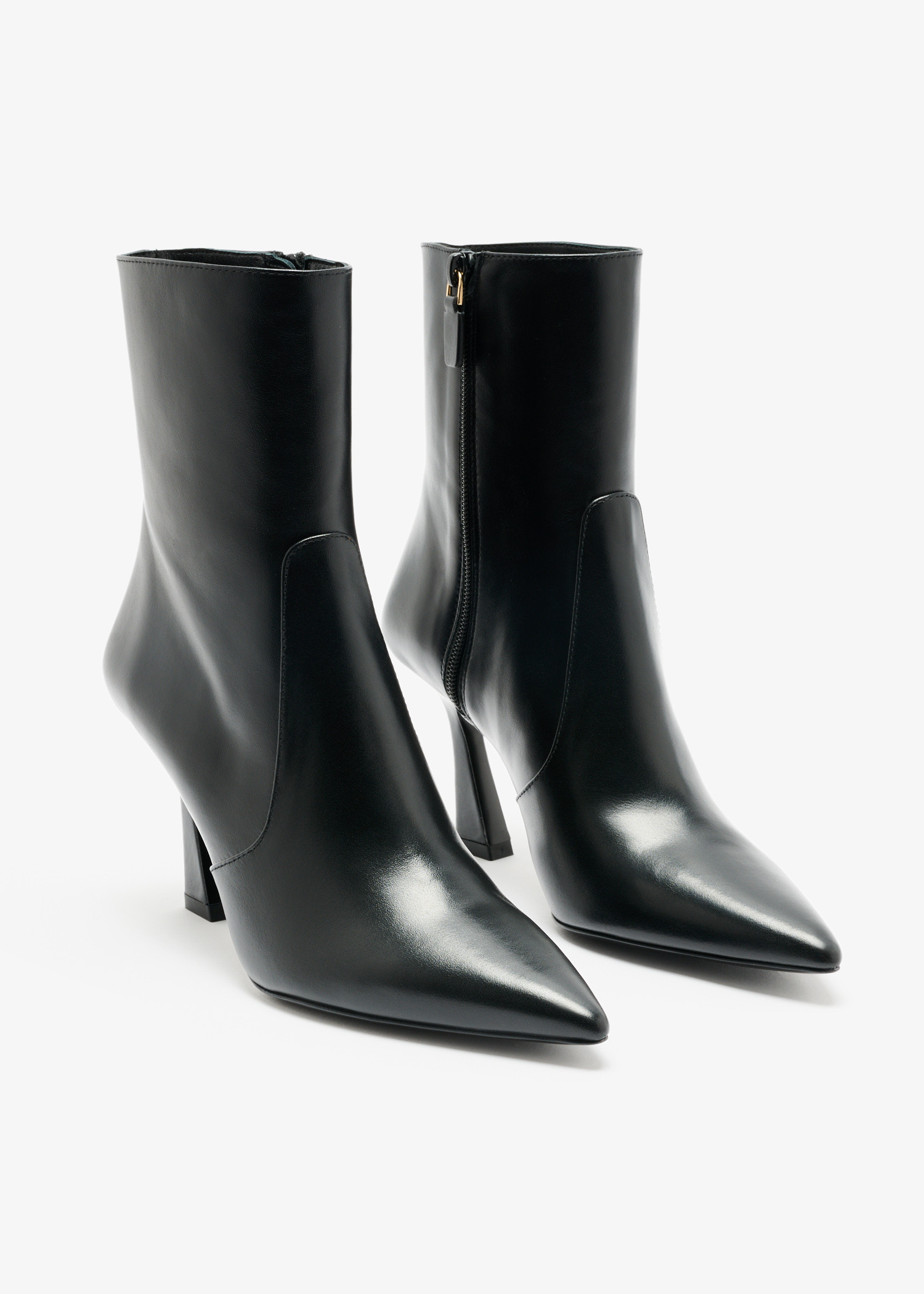 Stuart Weitzman Vinnie 85 booties for Women - Black in USA | Level