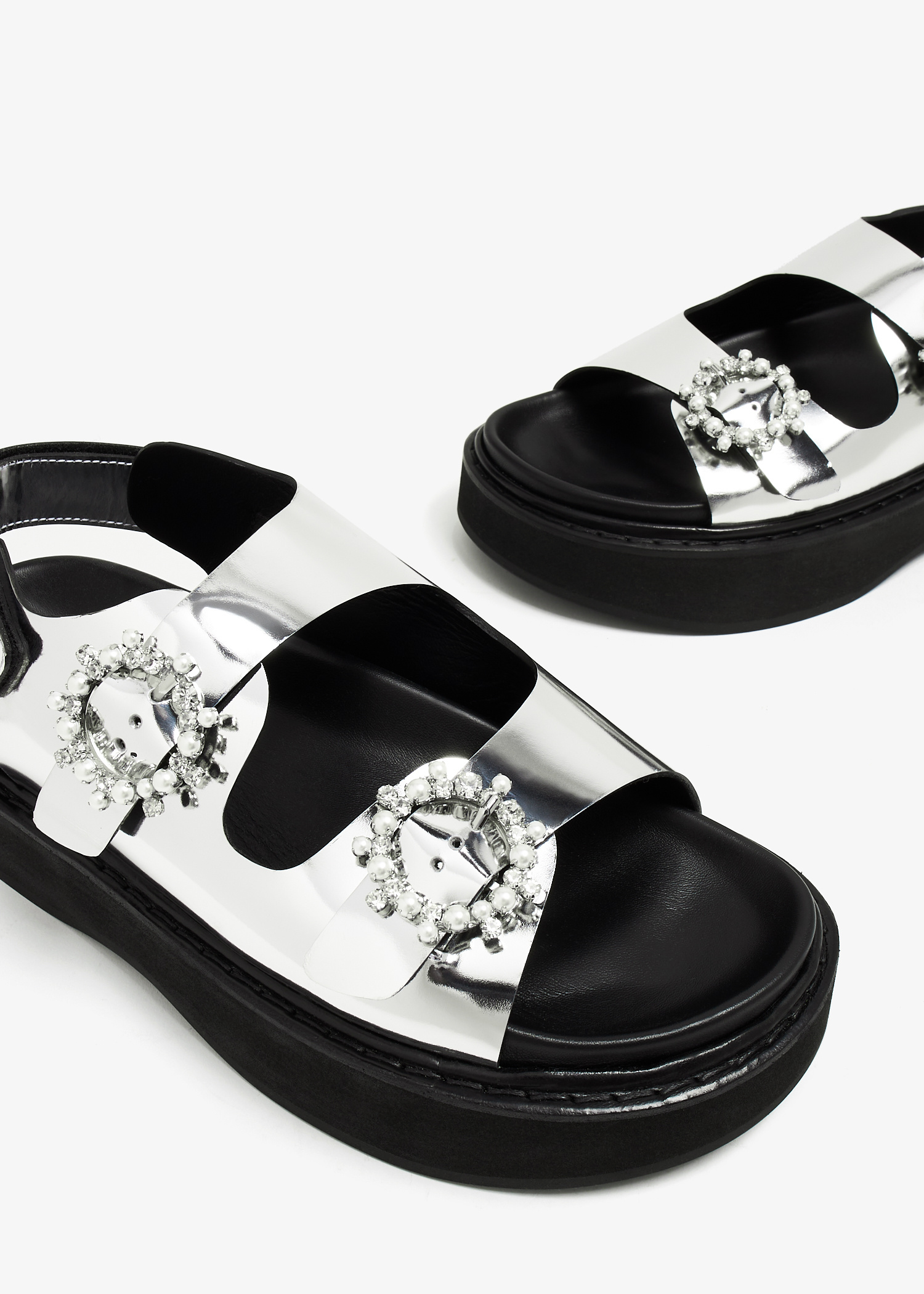完売間近！【Simone Rocha】Buckle sandals Simone Rocha Faux pearl-embellished leather platform sandals