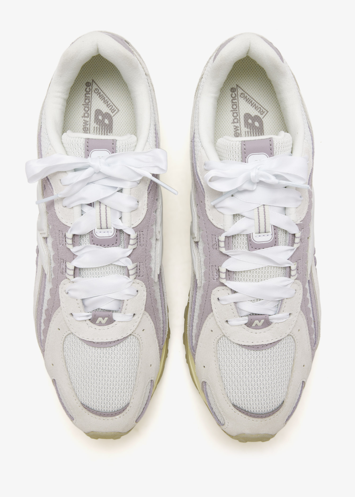New Balance 204L 运动鞋，专为成人男女设计，适合男士、女士- 白色