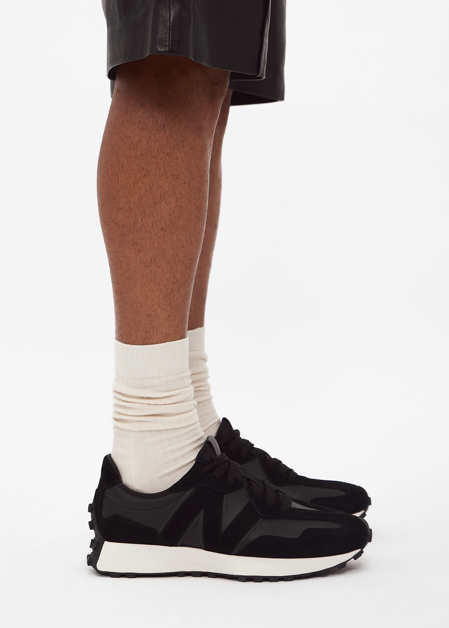 New Balance 327 sneakers for Men - Black in UAE | Level Shoes