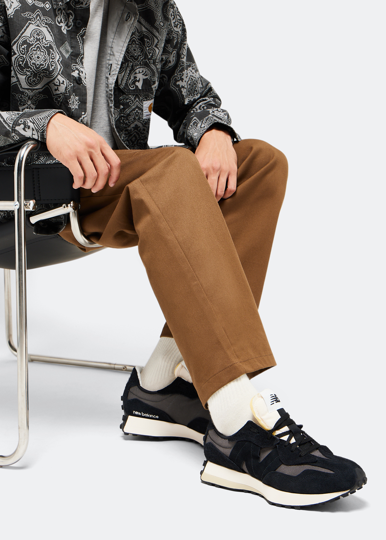 New Balance 327 sneakers for Men - Black in UAE | Level Shoes