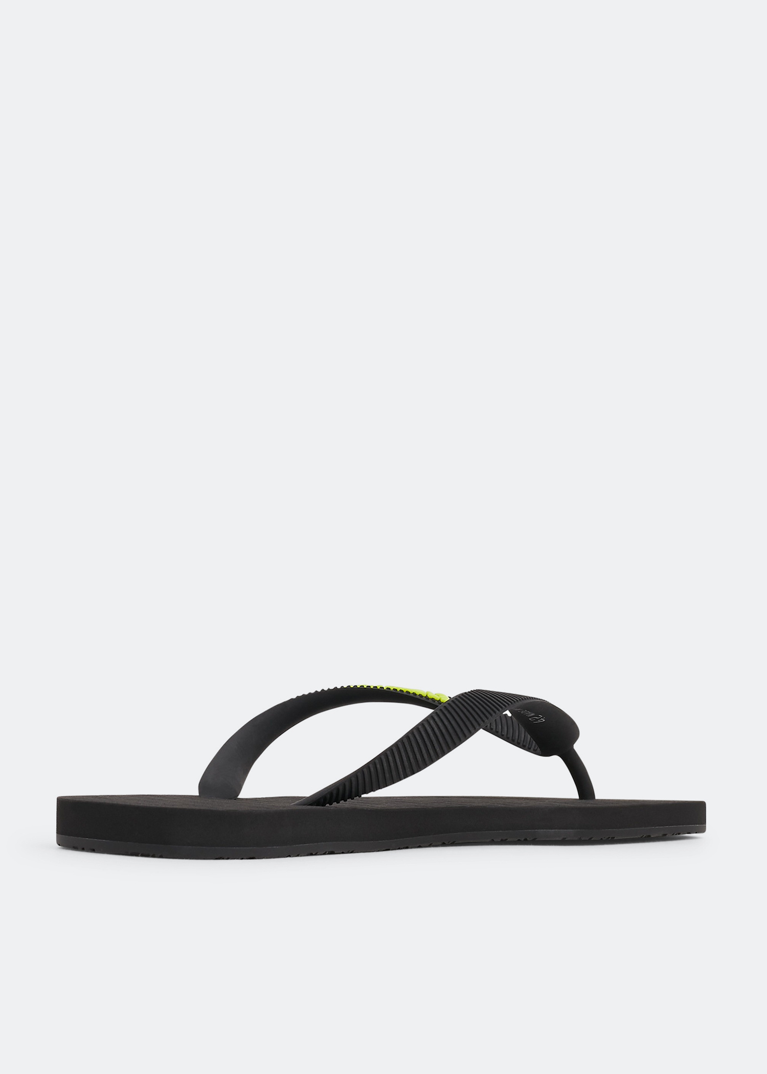 VETEMENTS Logo flip flops for Men - Black in UAE | Level Shoes