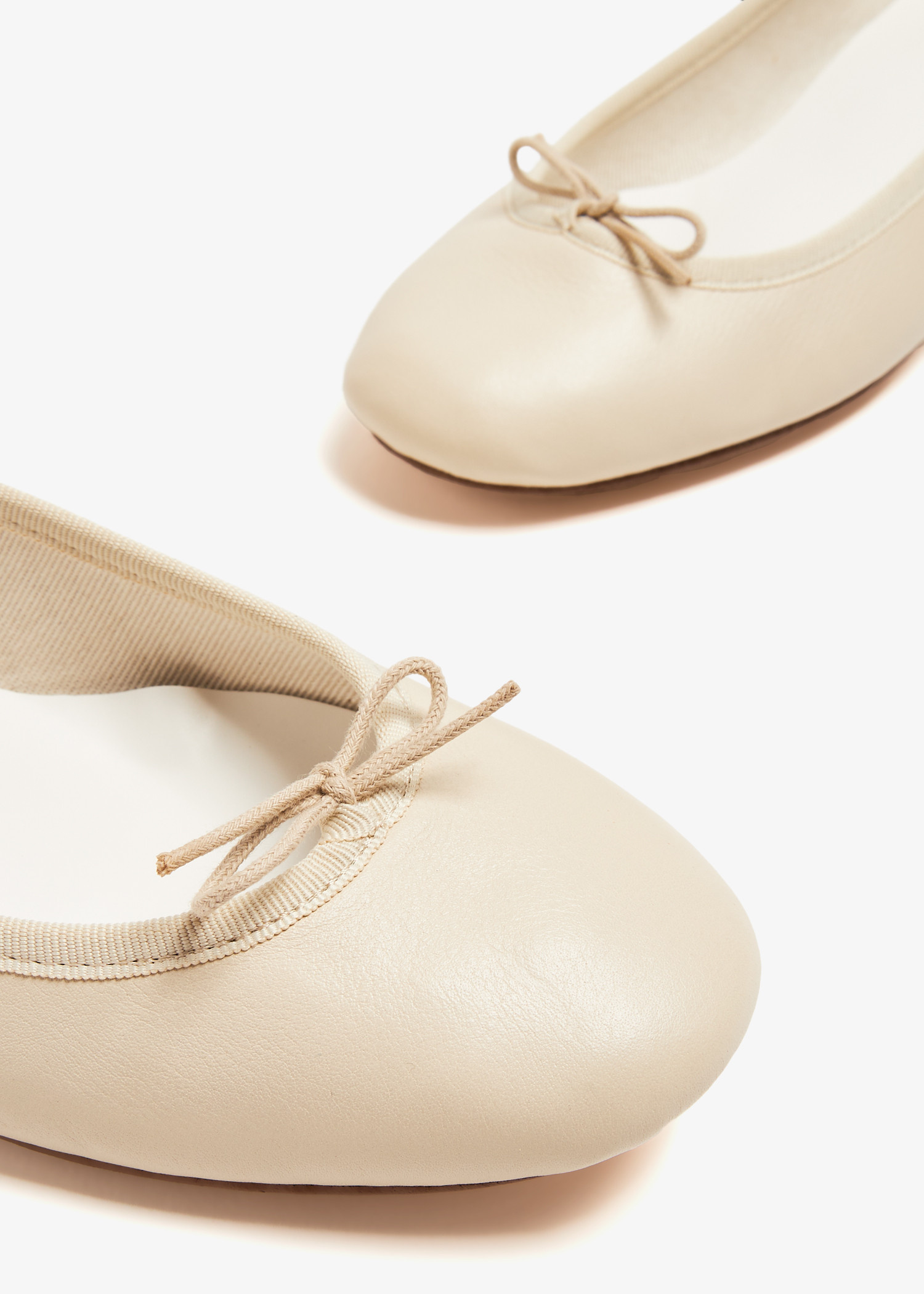 Repetto Camille ballerinas for Women - Beige in UAE | Level
