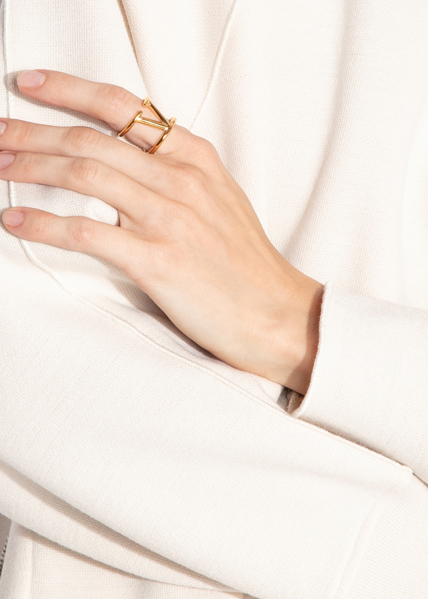 指輪・リング VALENTINO FW25 \"VLOGO SIGNATURE\" RING (7W2J0X03MET CS4) 0400021862511_GOLD?wid=600&hei