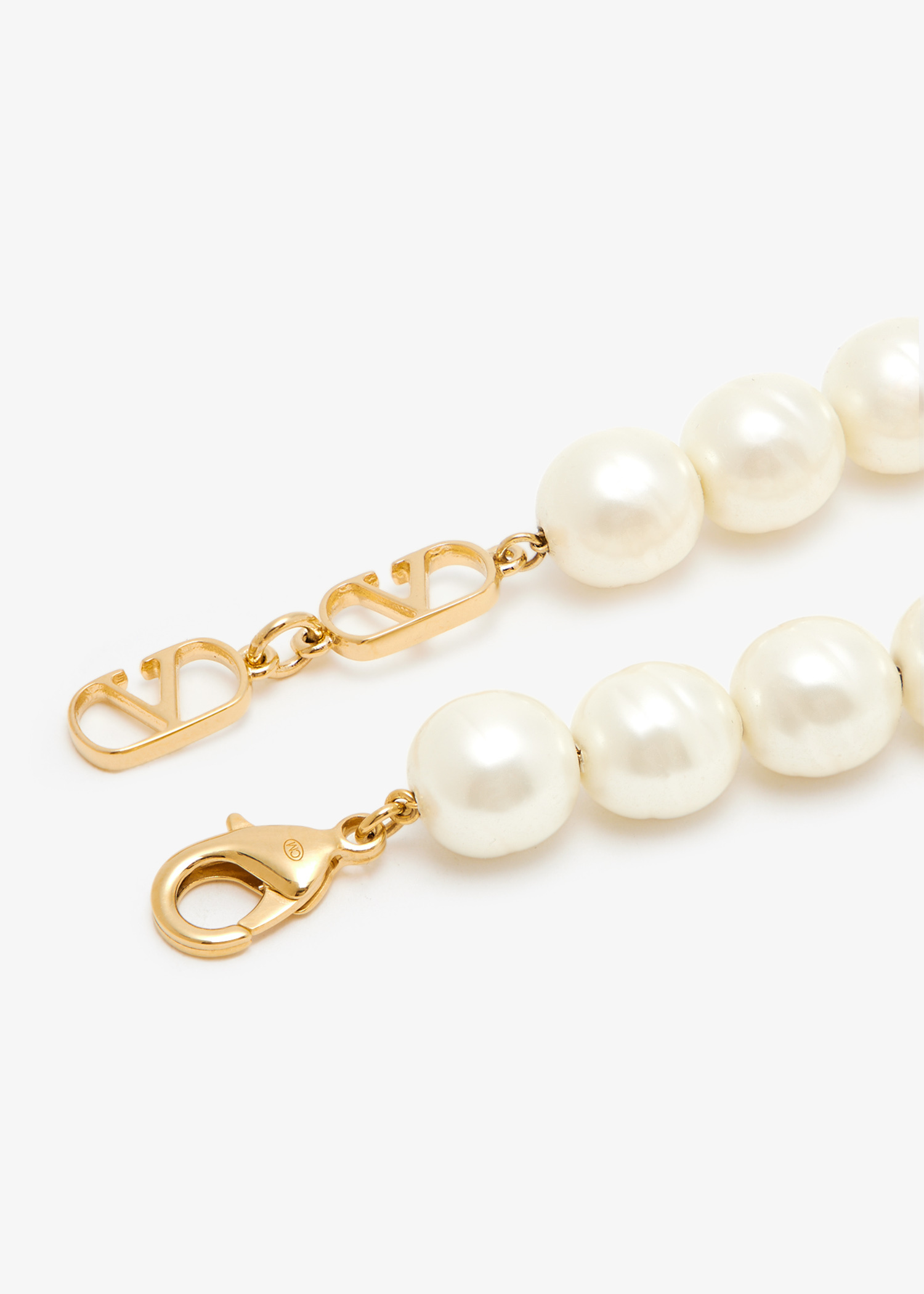 【関税&送料込】Valentino Garavani Pearl Coeur  Bracele Valentino Garavani Pearl Coeur Royal Bracelet | italist
