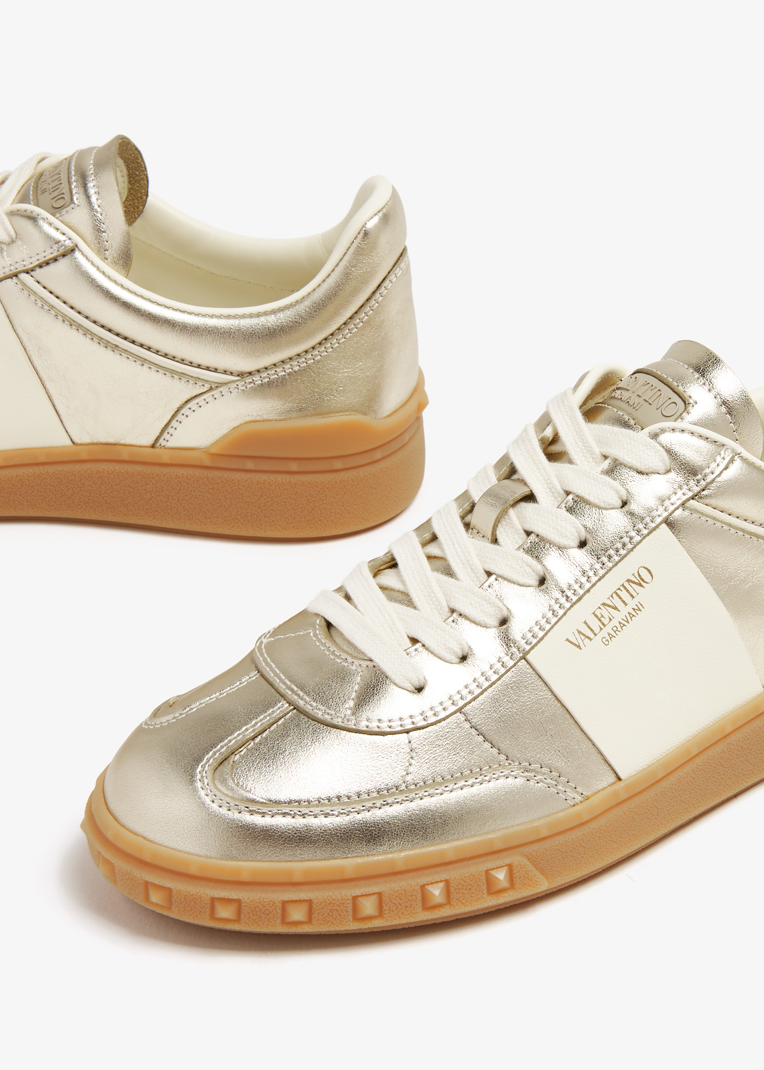 Valentino Garavani Upvillage sneakers for Women - Gold in